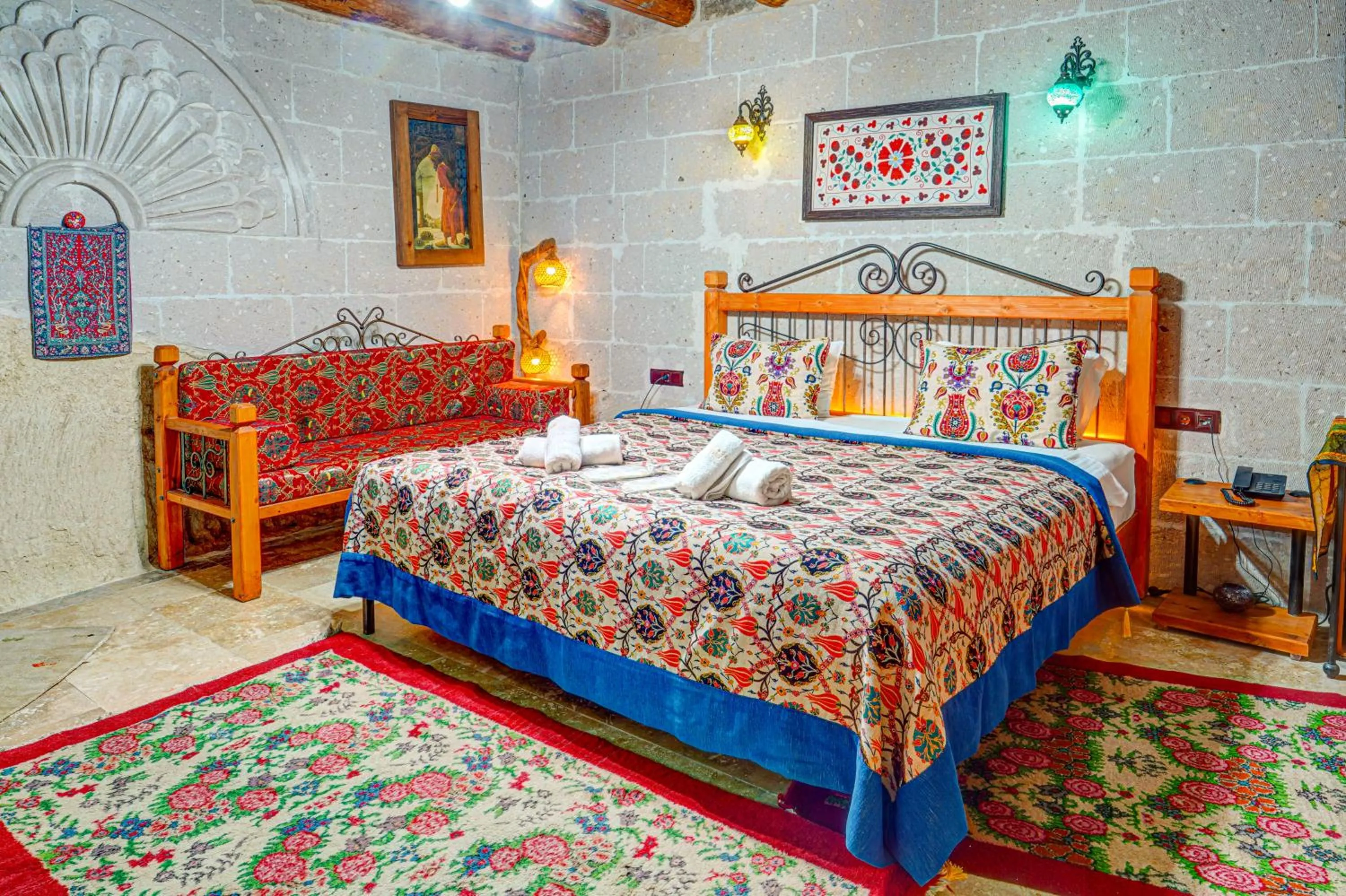 Bedroom, Bed in Atax Cave House
