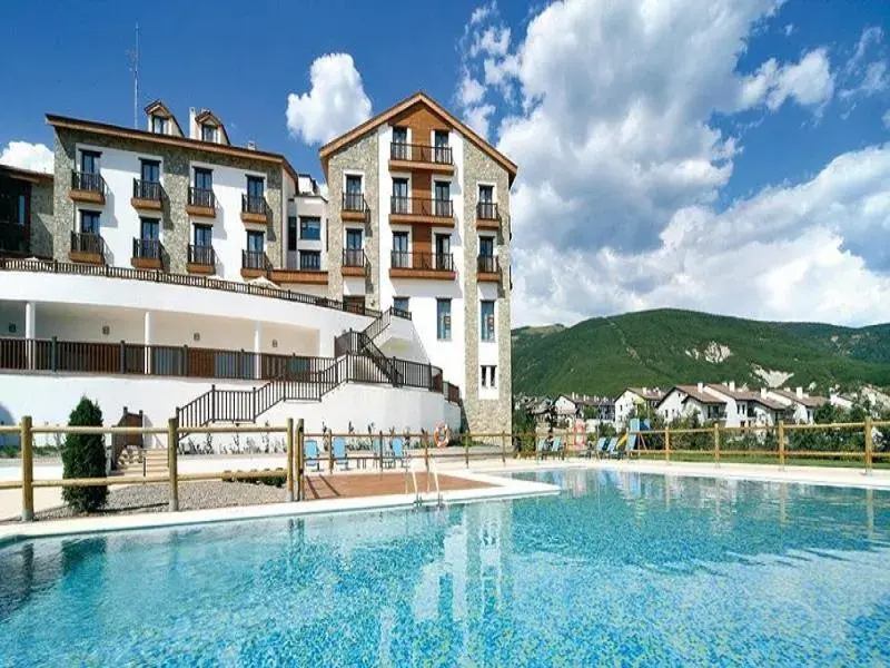 Swimming pool in Hotel & Spa Real Badaguás Jaca Swimming pool in Hotel & Spa Real Badaguás Jaca