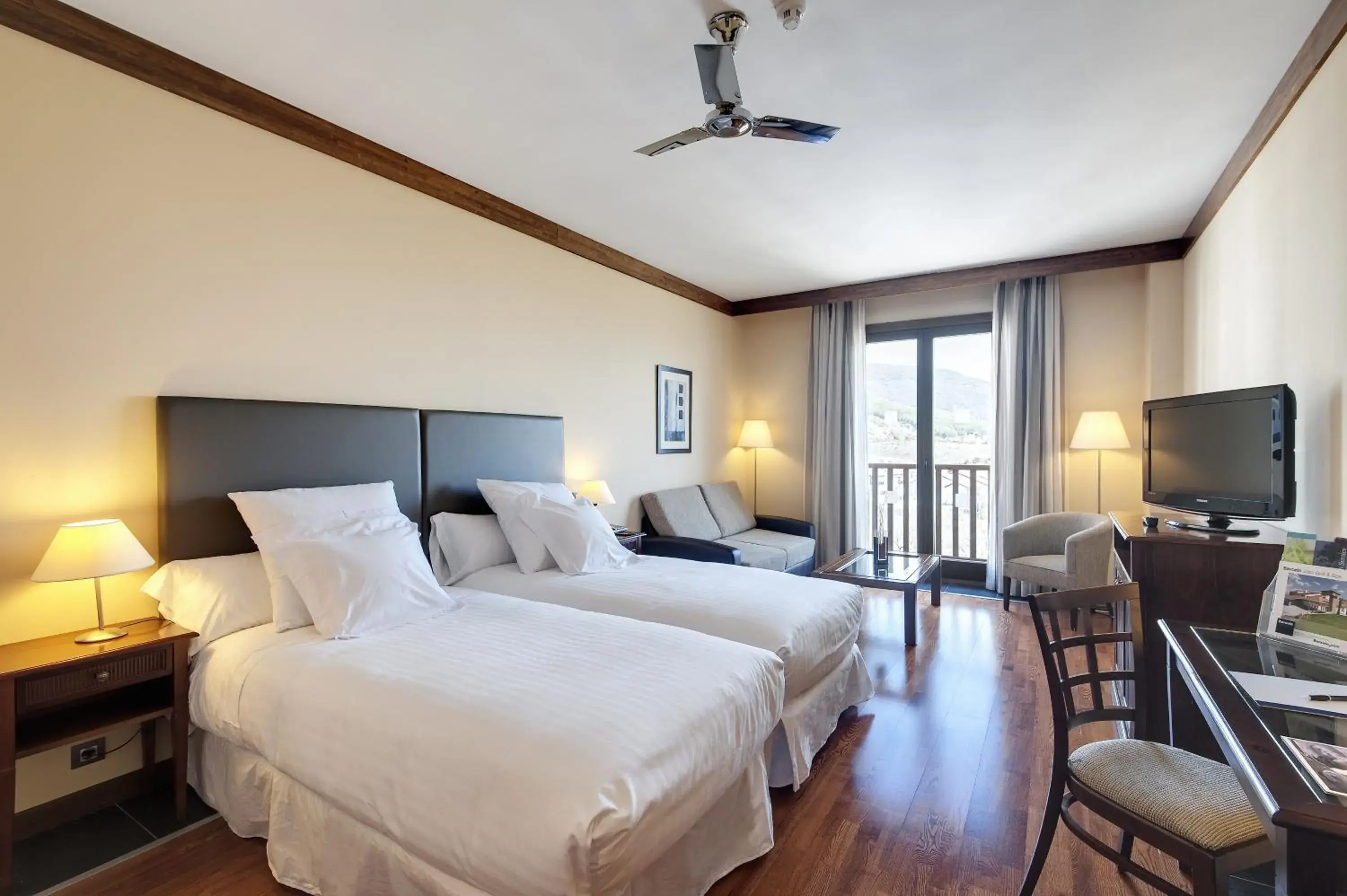 Photo of the whole room, Bed in Hotel & Spa Real Badaguás Jaca Photo of the whole room, Bed in Hotel & Spa Real Badaguás Jaca