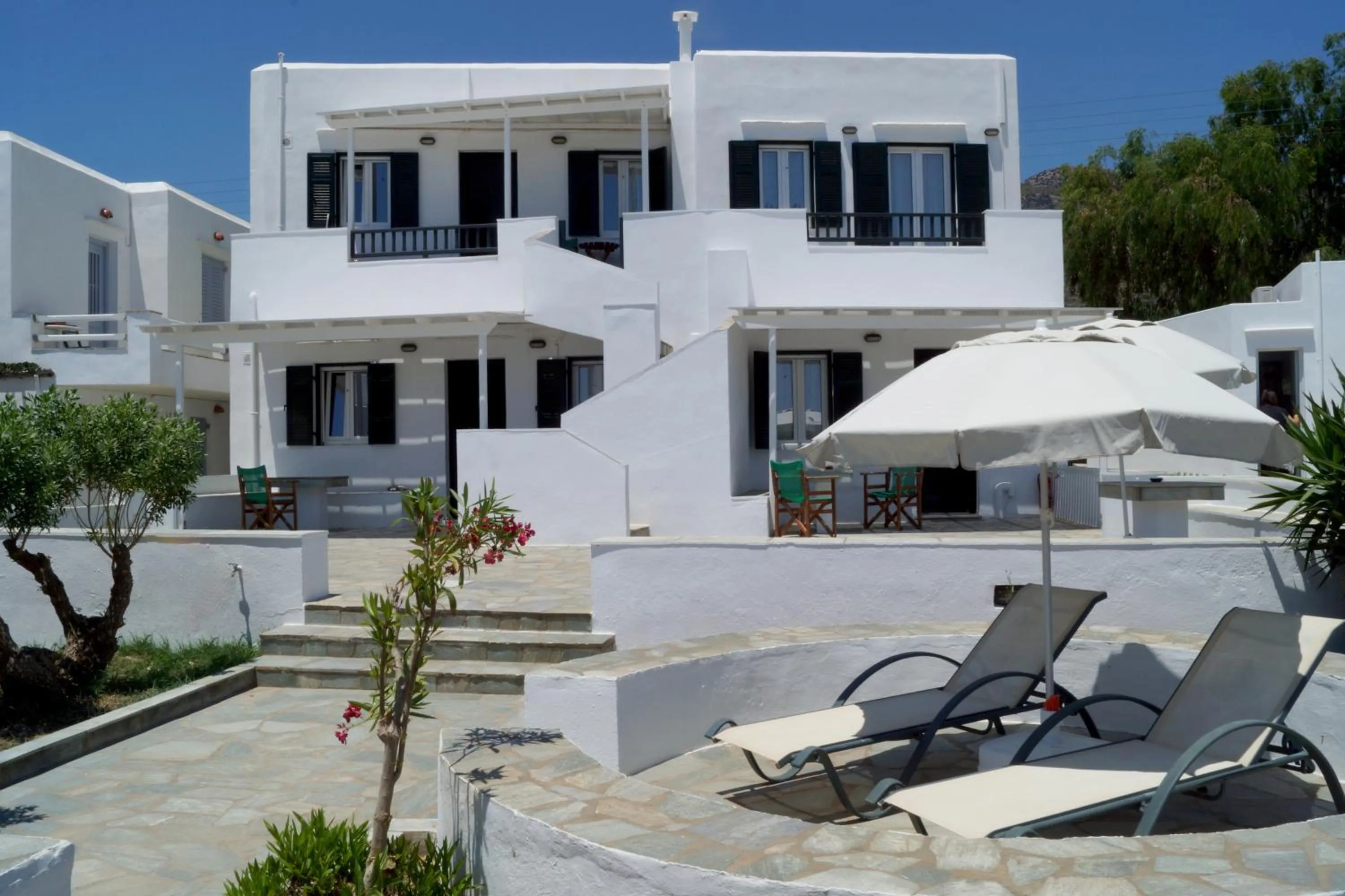 LEANDROS APARTMENTS