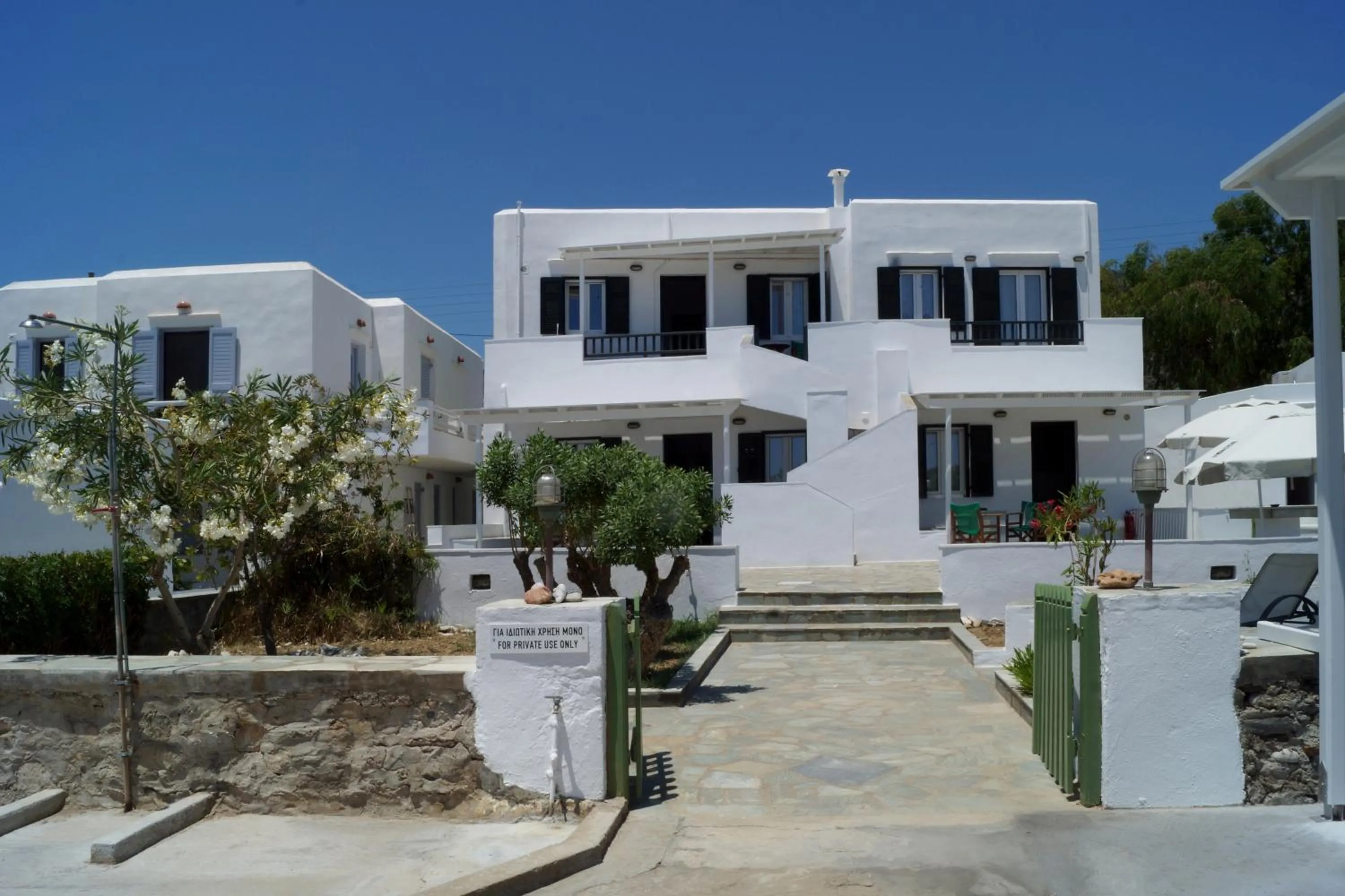 LEANDROS APARTMENTS