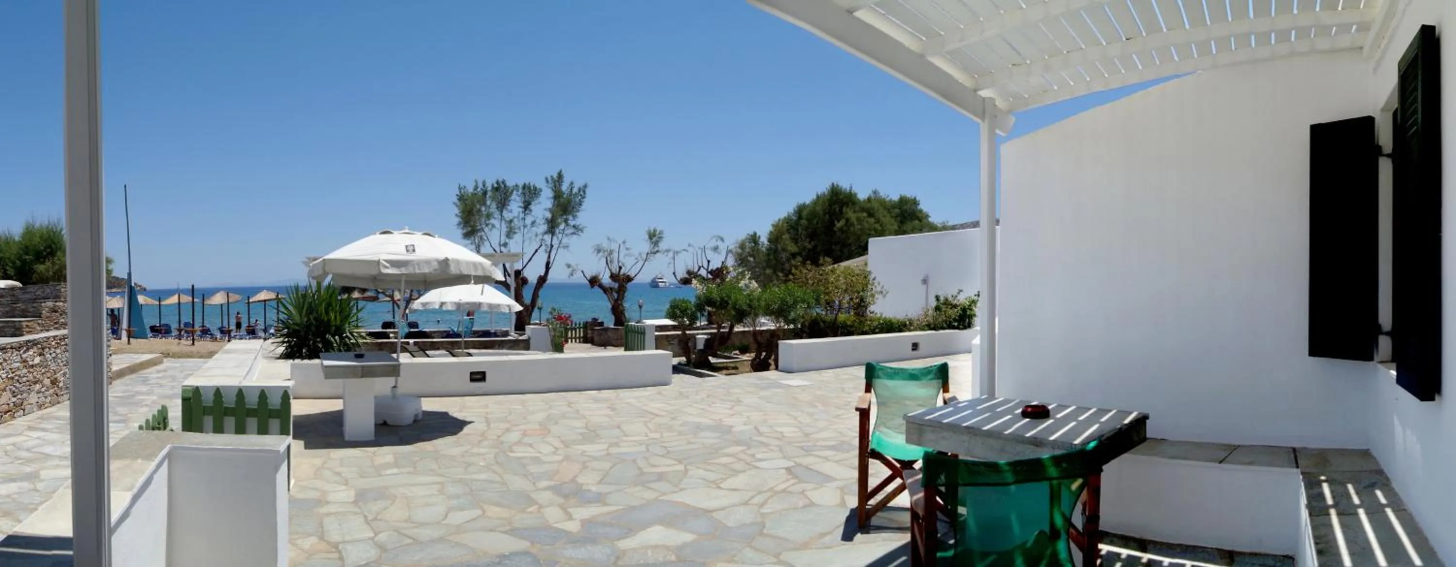 LEANDROS APARTMENTS