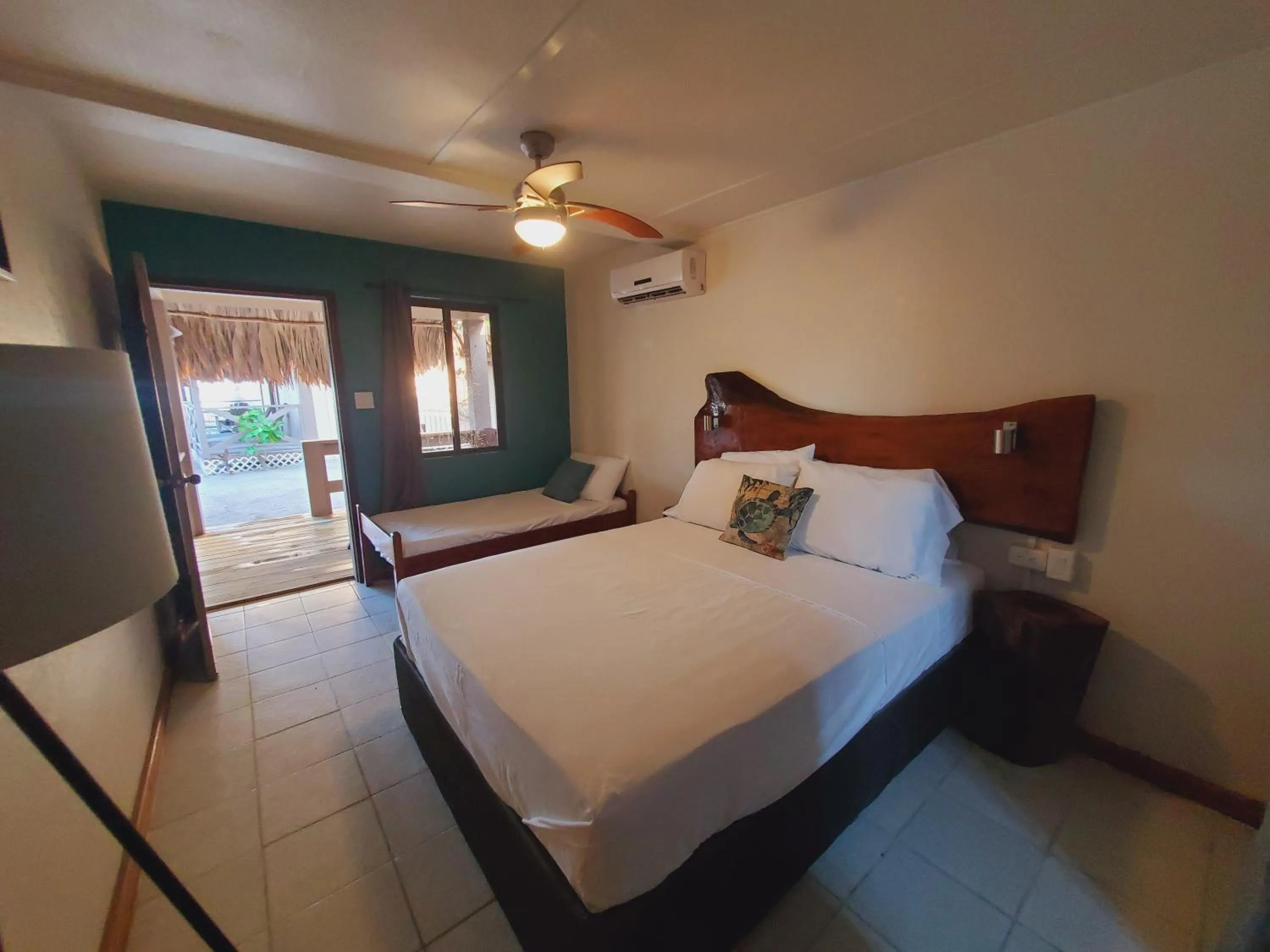 Balcony/Terrace, Bed in The Bounty