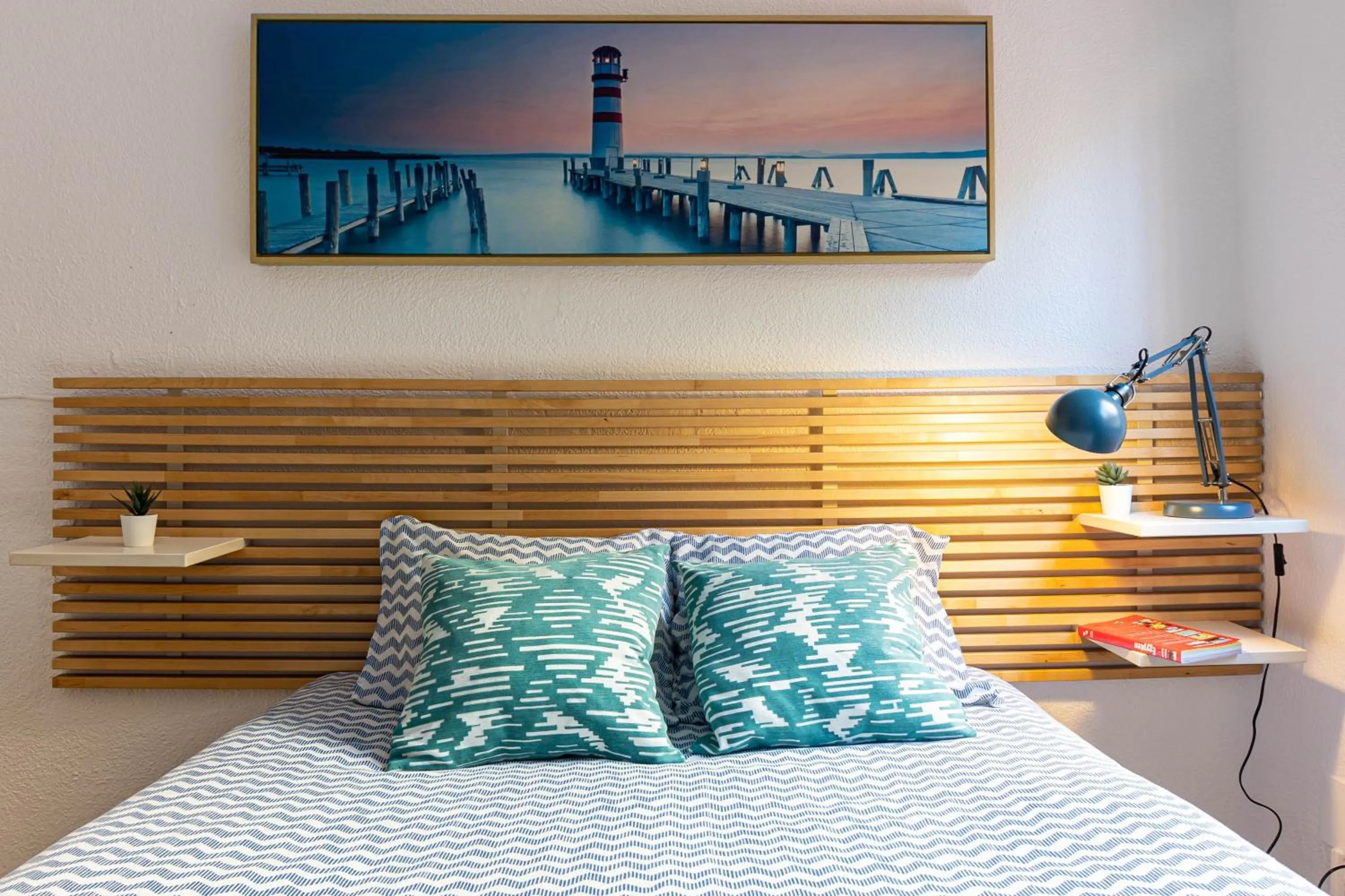 Bedroom, Bed in Reding 5 FreshApartments