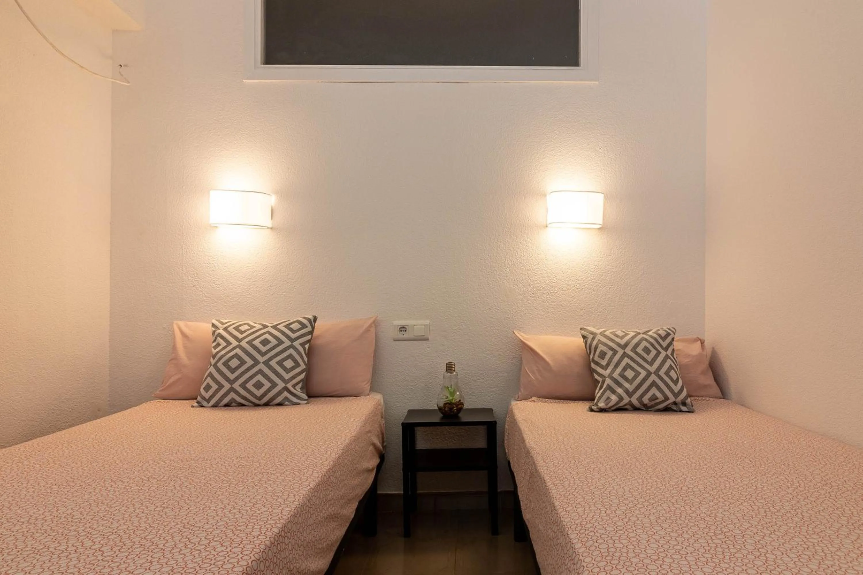 Bedroom, Bed in Reding 5 FreshApartments
