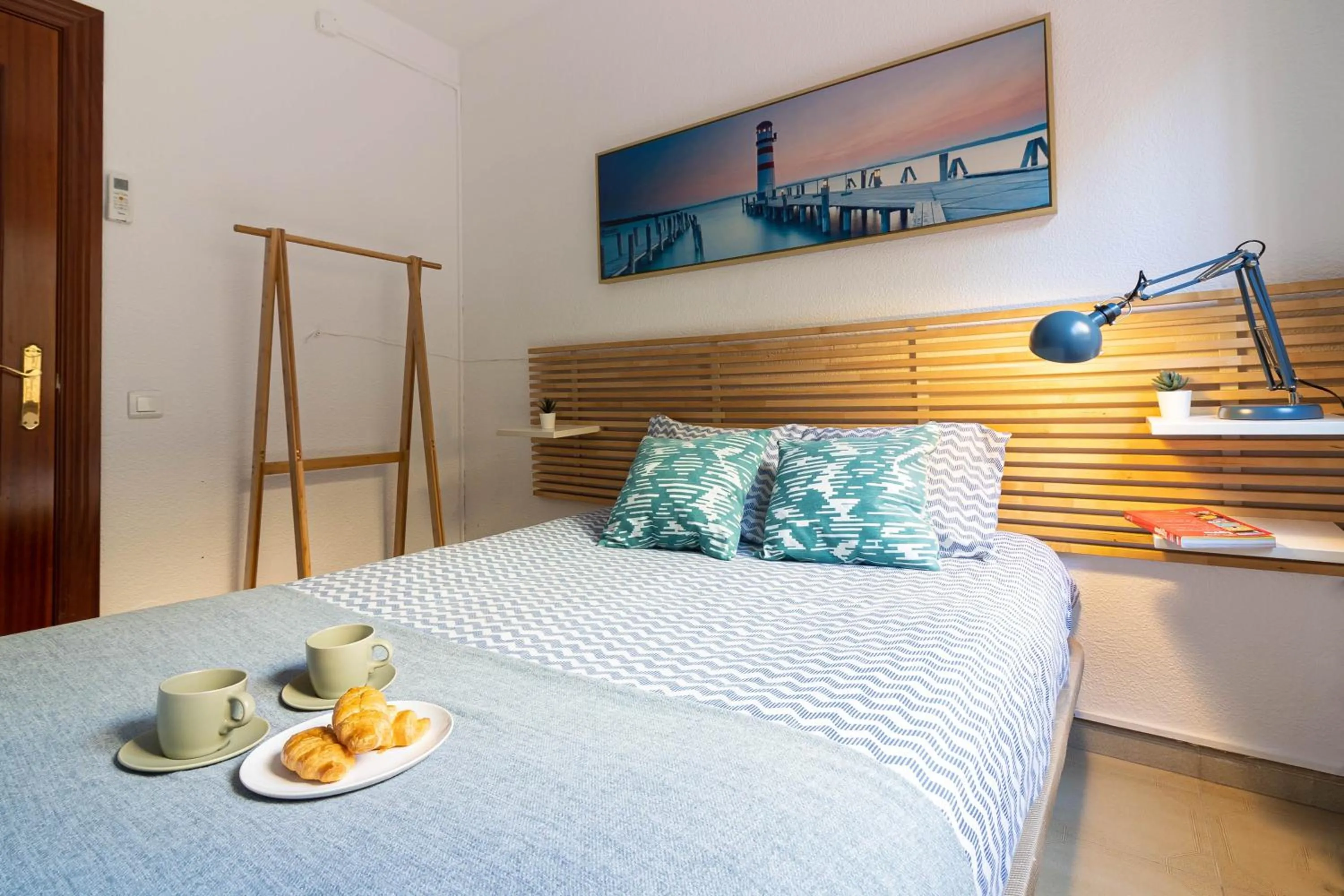 Bedroom, Bed in Reding 5 FreshApartments