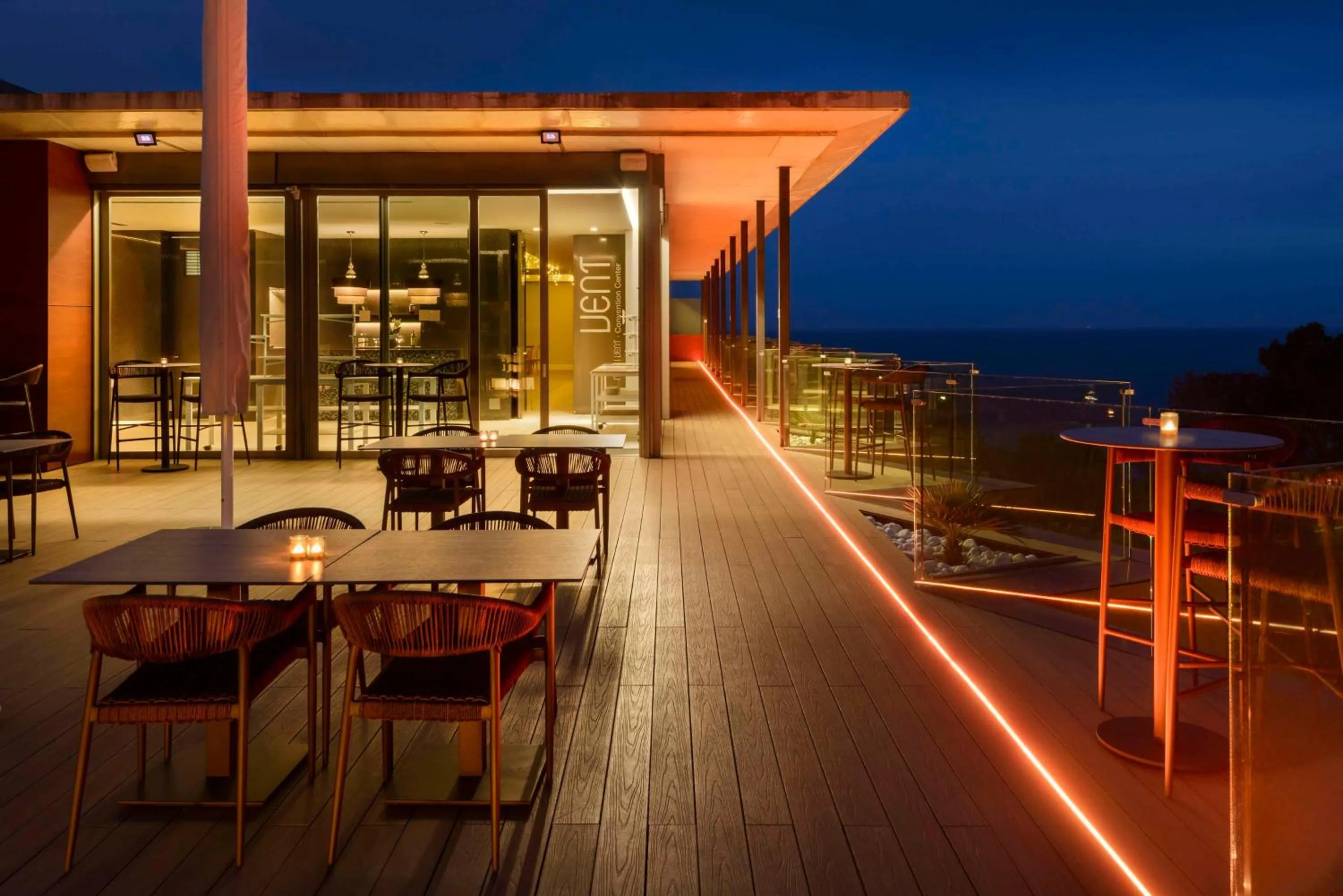 Lounge or bar in Barceló Illetas Albatros - Adults Only