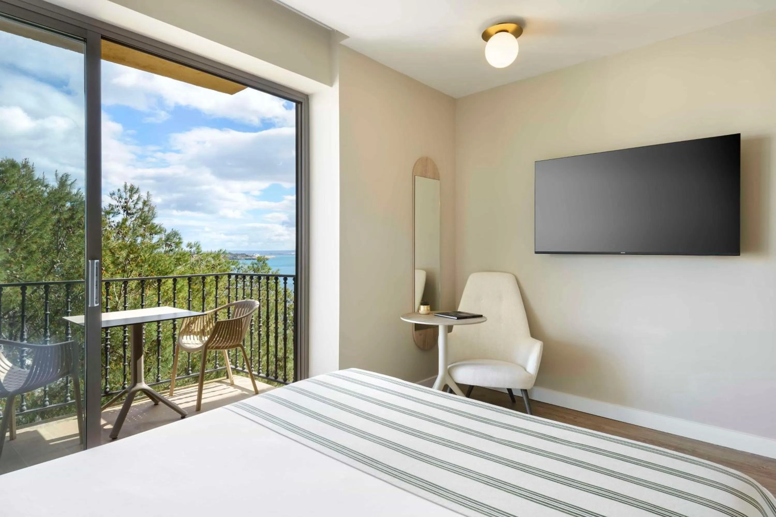 Bed in Barceló Illetas Albatros - Adults Only