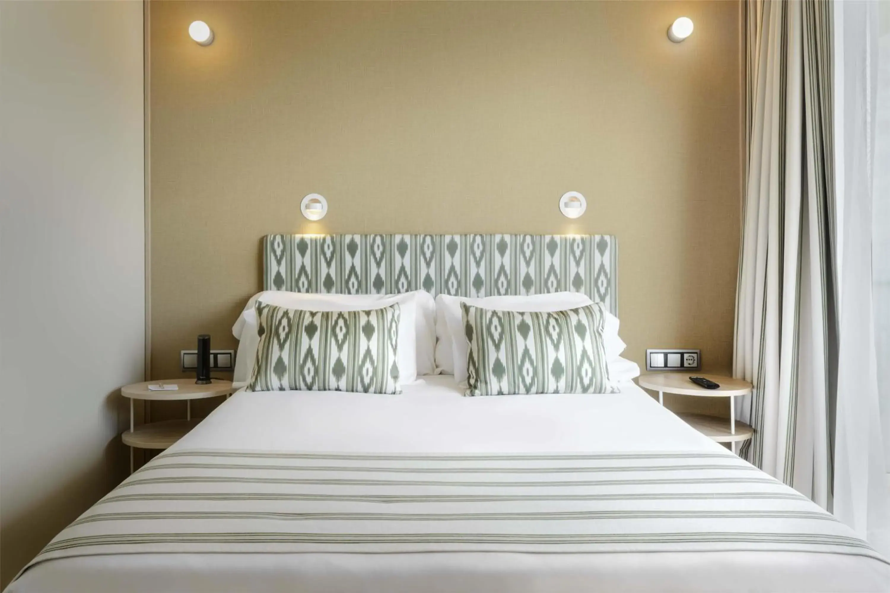 Bedroom, Bed in Barceló Illetas Albatros - Adults Only Bedroom, Bed in Barceló Illetas Albatros - Adults Only