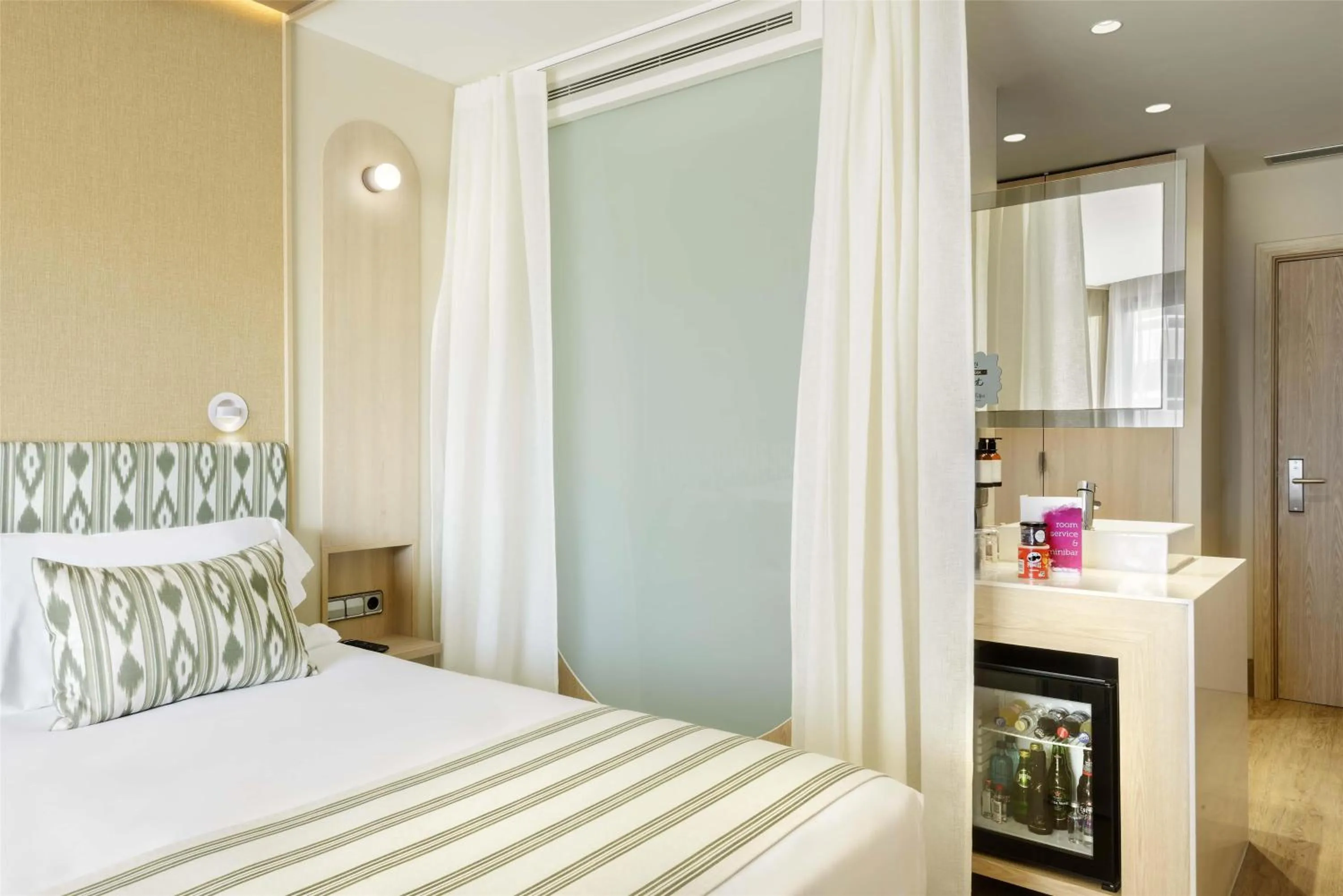 Bedroom, Bed in Barceló Illetas Albatros - Adults Only