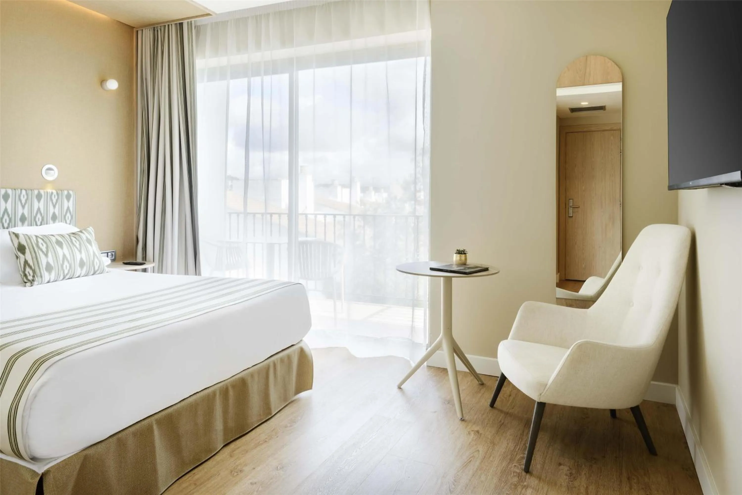 Bedroom, Bed in Barceló Illetas Albatros - Adults Only