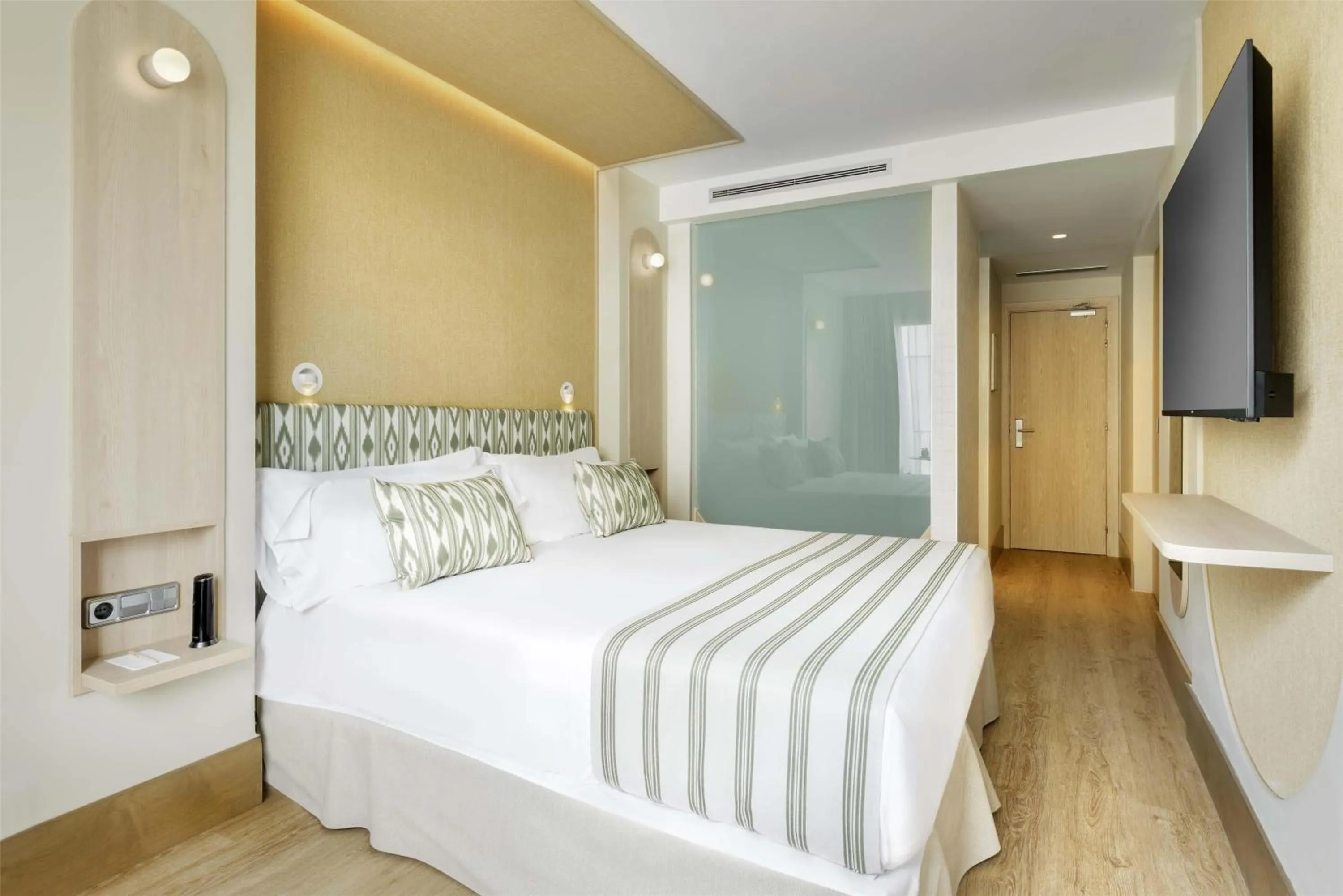 Bedroom, Bed in Barceló Illetas Albatros - Adults Only