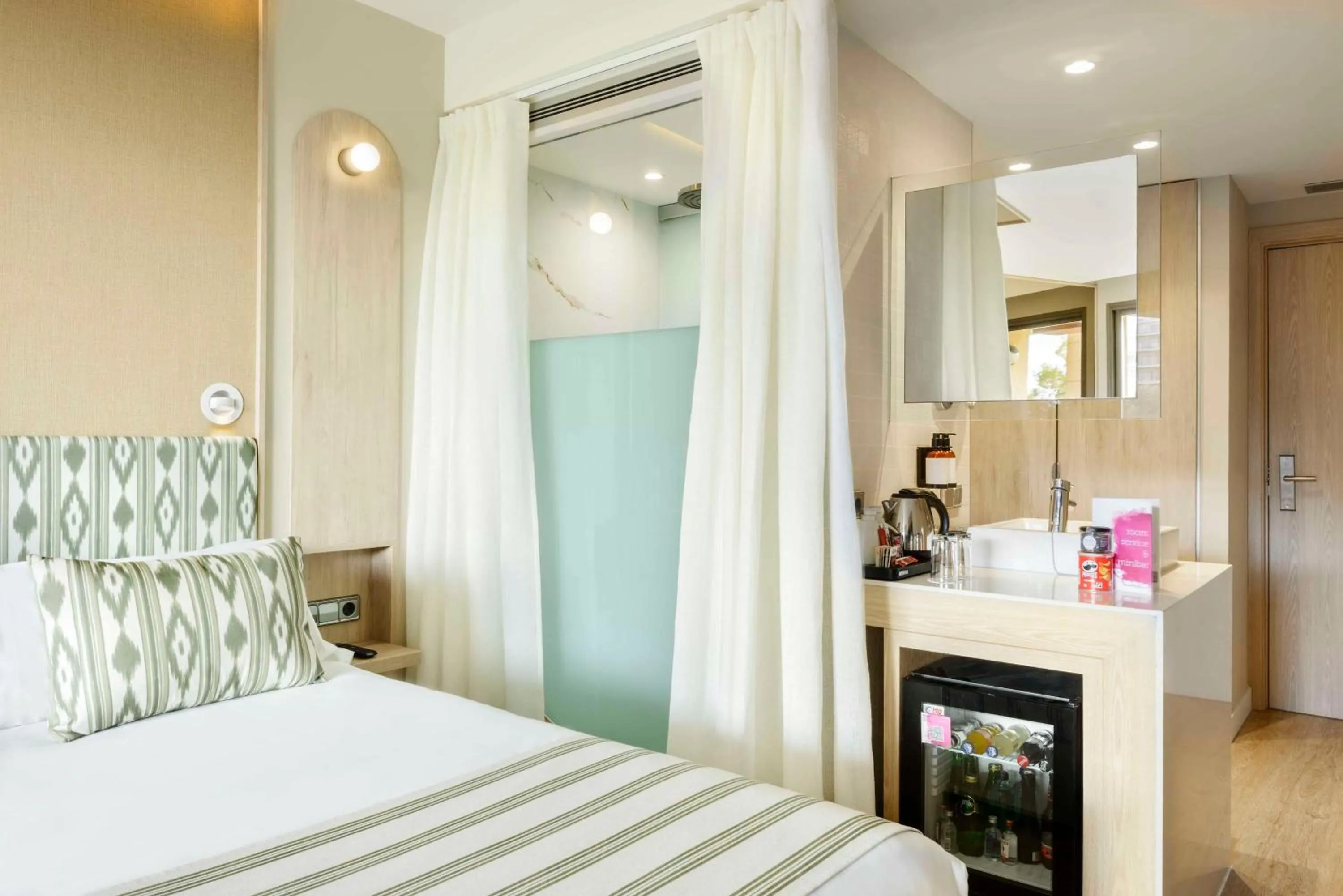 Bedroom, Bed in Barceló Illetas Albatros - Adults Only