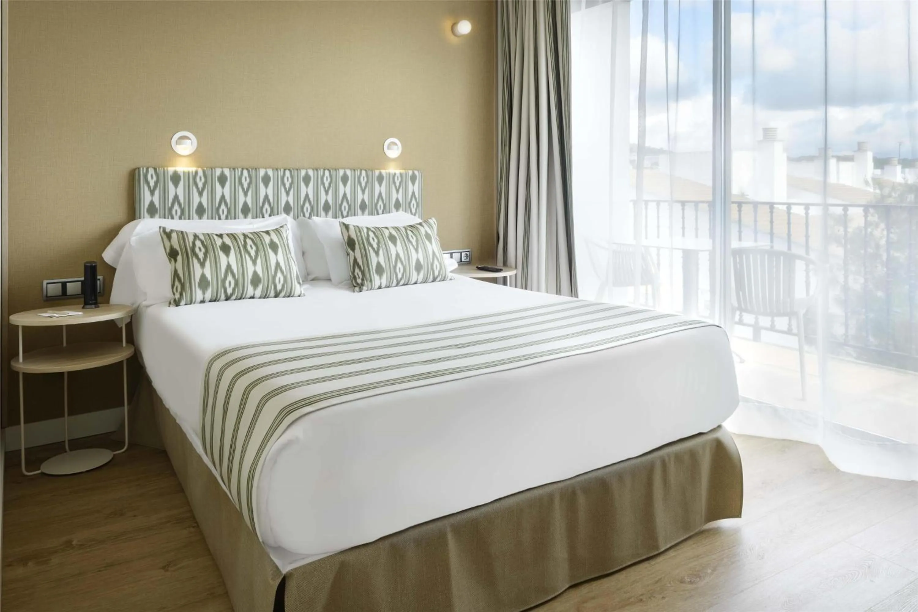 Bedroom, Bed in Barceló Illetas Albatros - Adults Only