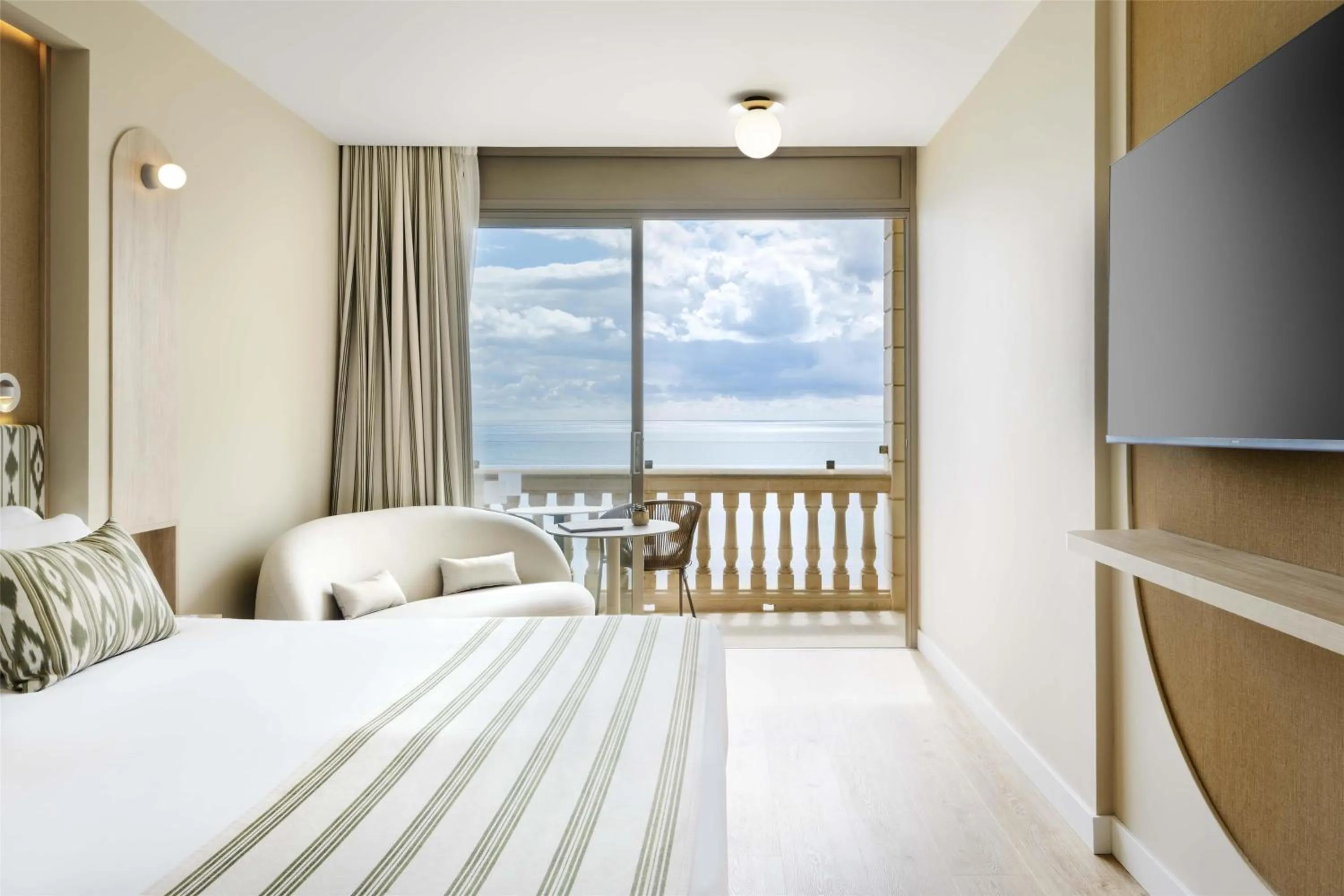 Bedroom, Bed in Barceló Illetas Albatros - Adults Only