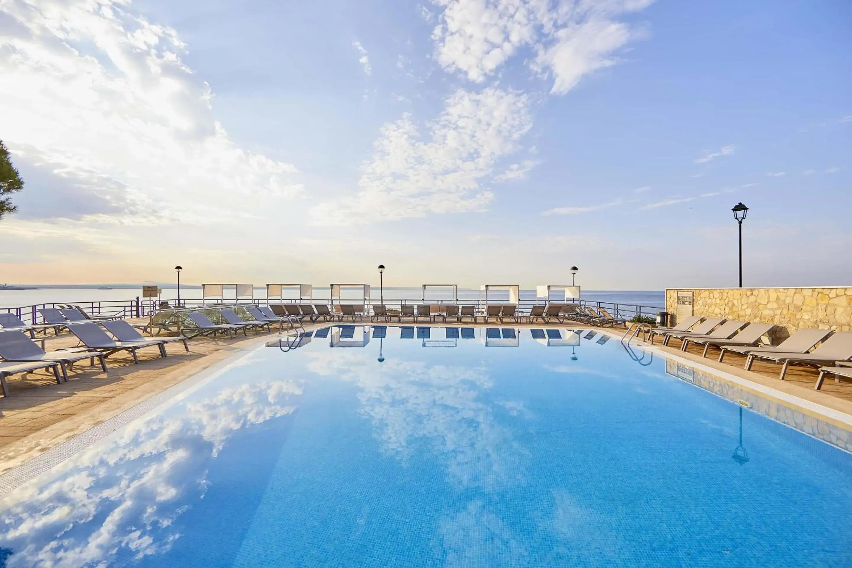 Pool view in Barceló Illetas Albatros - Adults Only Pool view in Barceló Illetas Albatros - Adults Only