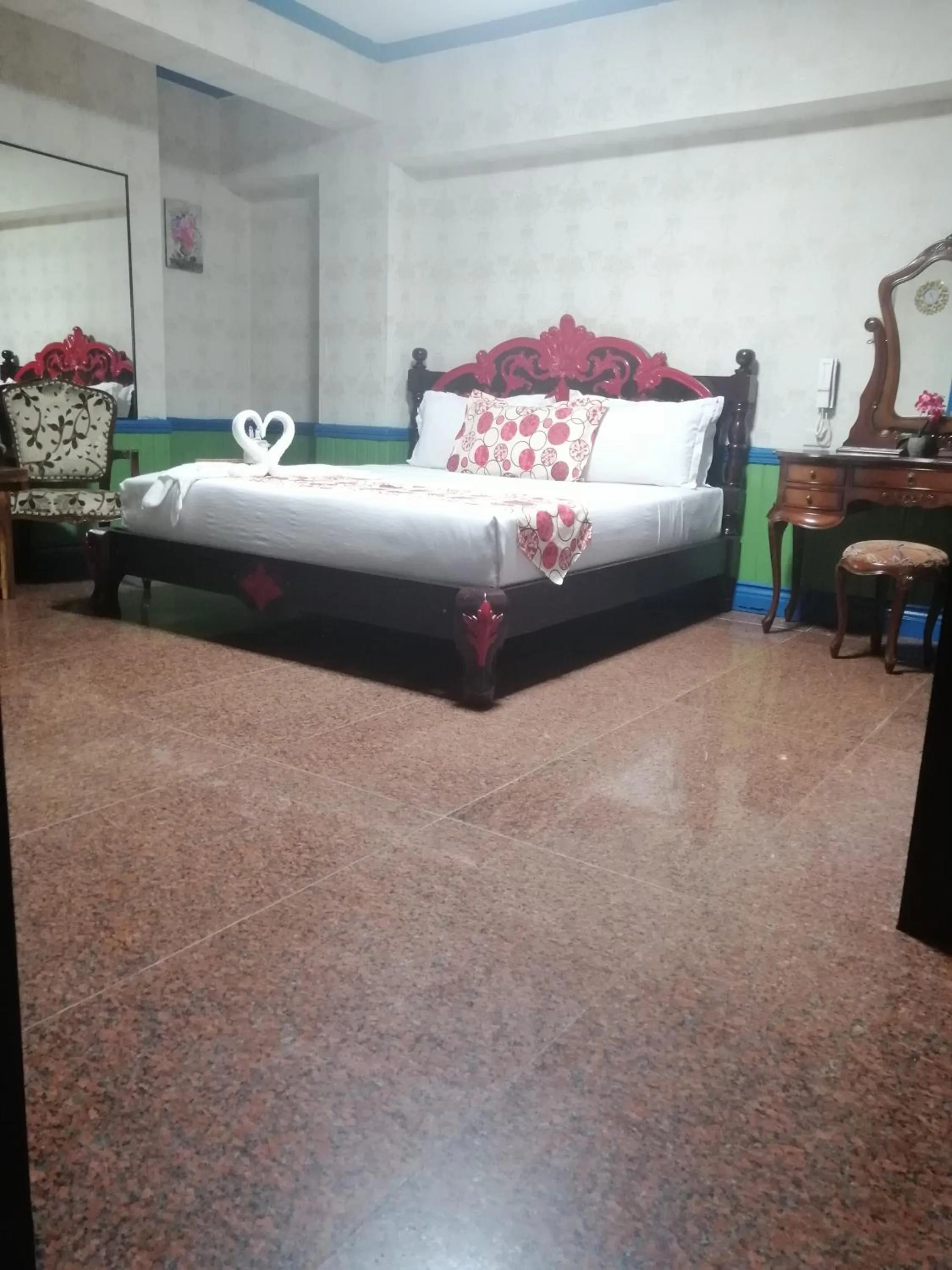 Bed in Sang Yoo Mountain View Tagaytay Staycation - Over Looking Of Taal Volcano