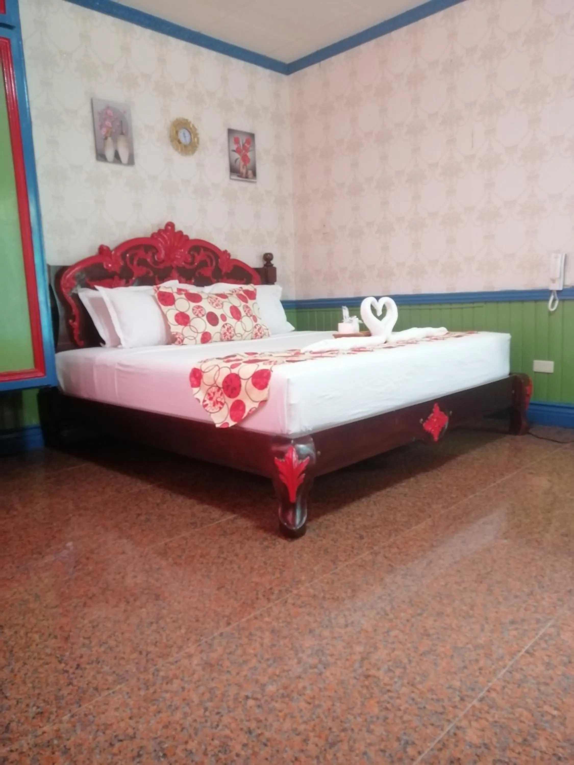 Bed in Sang Yoo Mountain View Tagaytay Staycation - Over Looking Of Taal Volcano