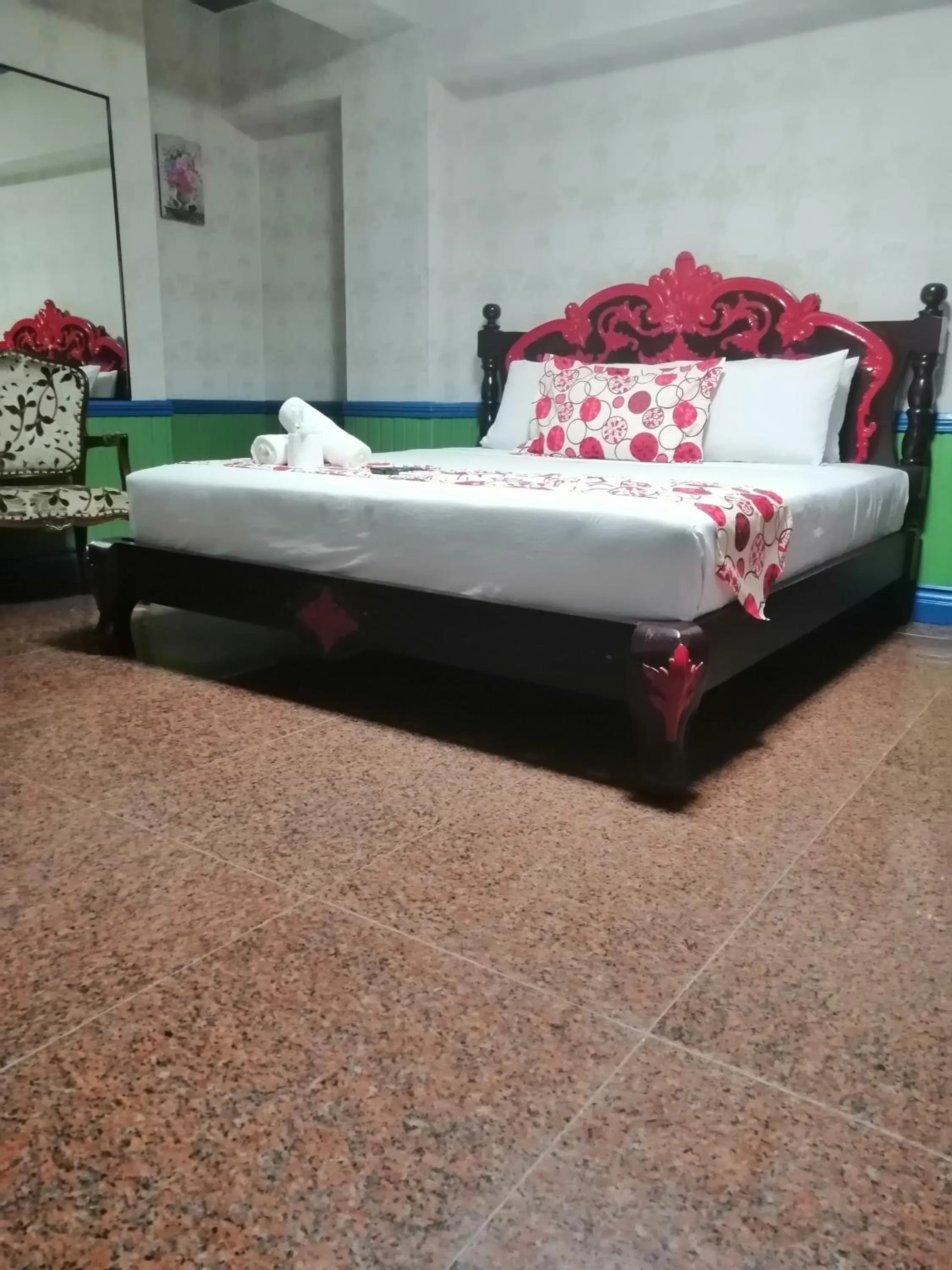 Bed in Sang Yoo Mountain View Tagaytay Staycation - Over Looking Of Taal Volcano