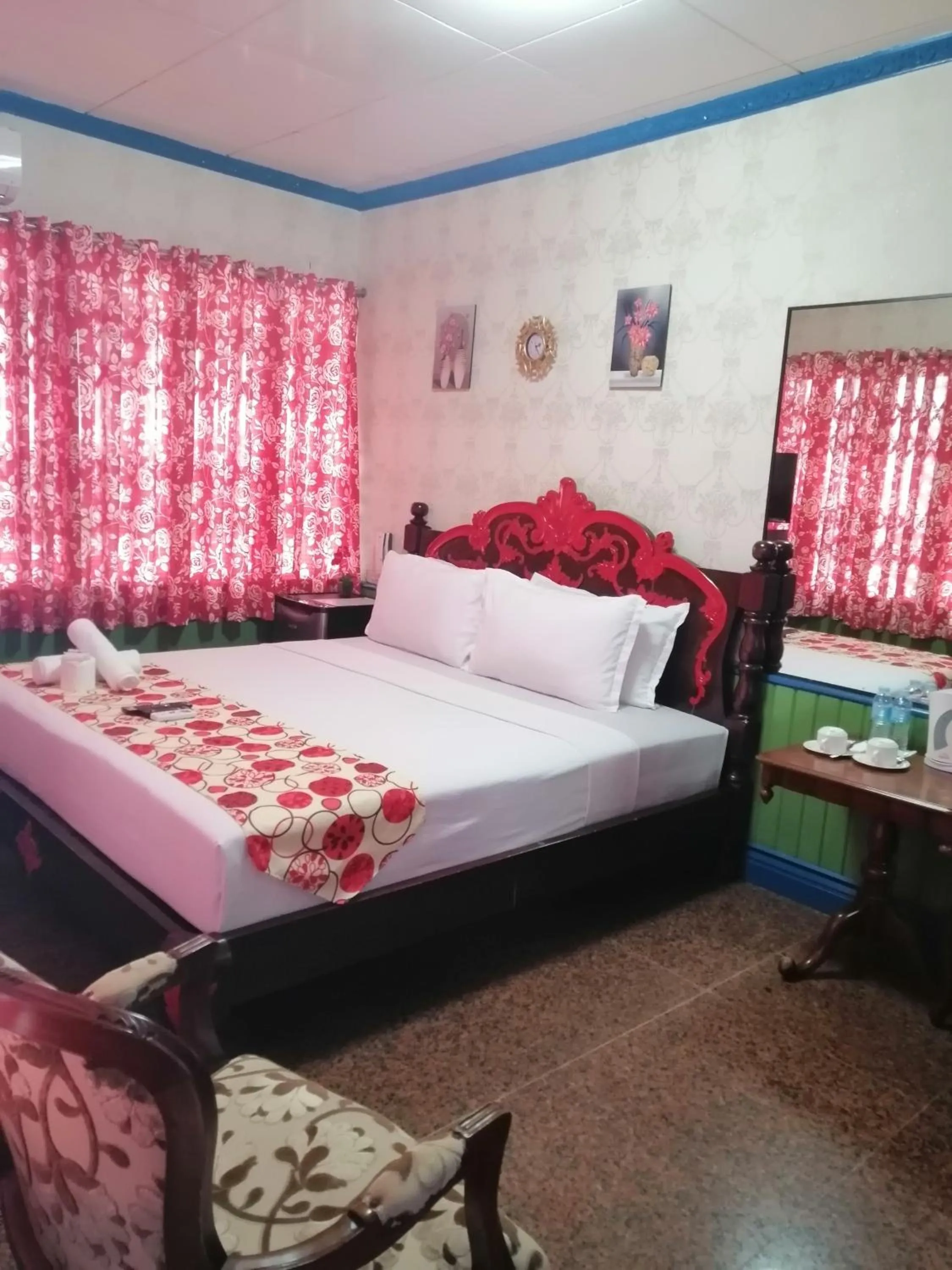 Bed in Sang Yoo Mountain View Tagaytay Staycation - Over Looking Of Taal Volcano