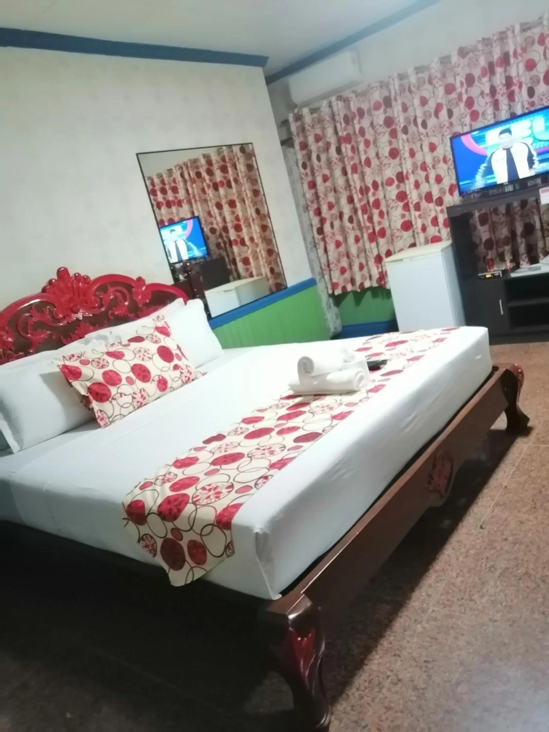 Bed in Sang Yoo Mountain View Tagaytay Staycation - Over Looking Of Taal Volcano