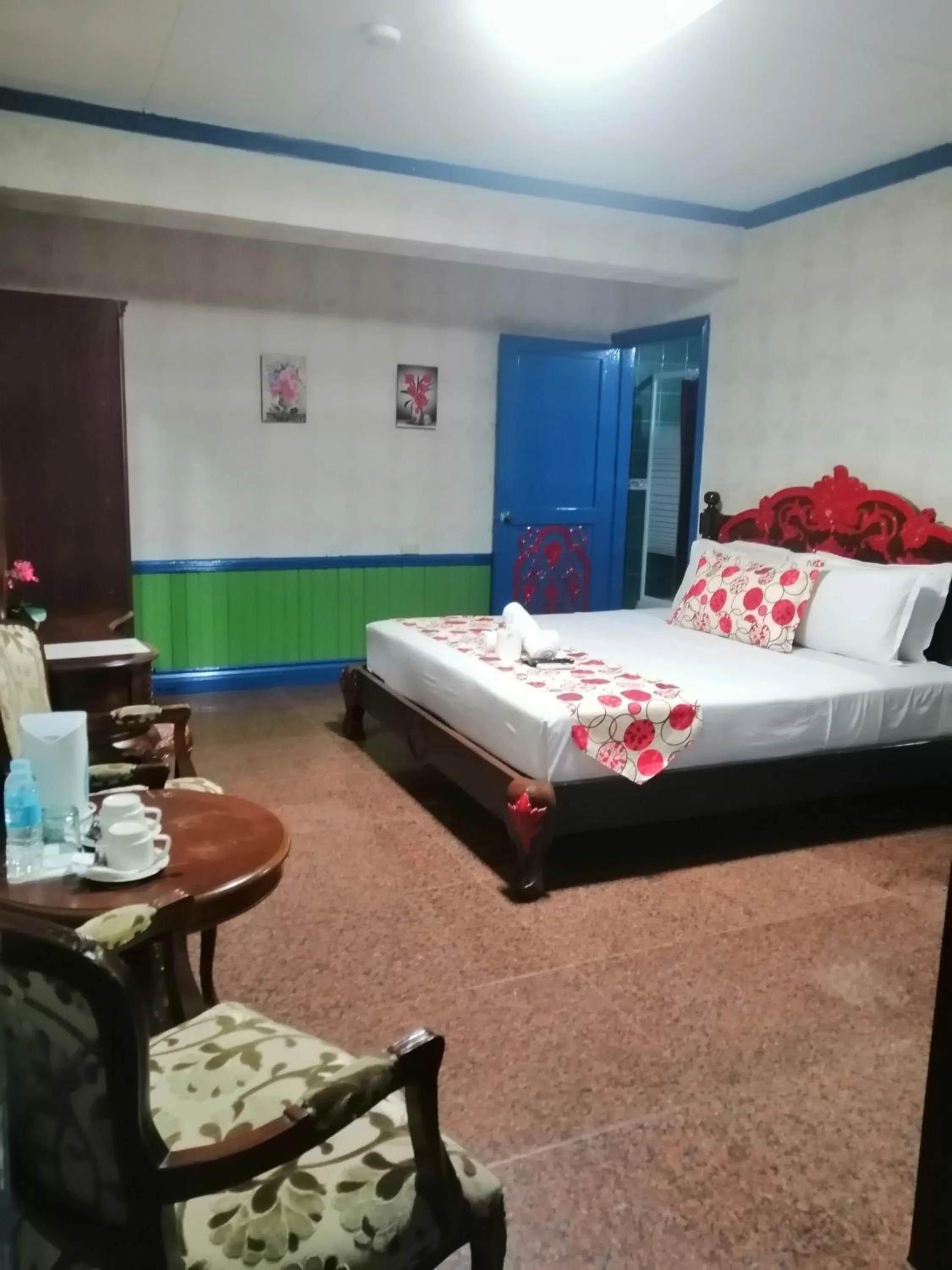 Bed in Sang Yoo Mountain View Tagaytay Staycation - Over Looking Of Taal Volcano