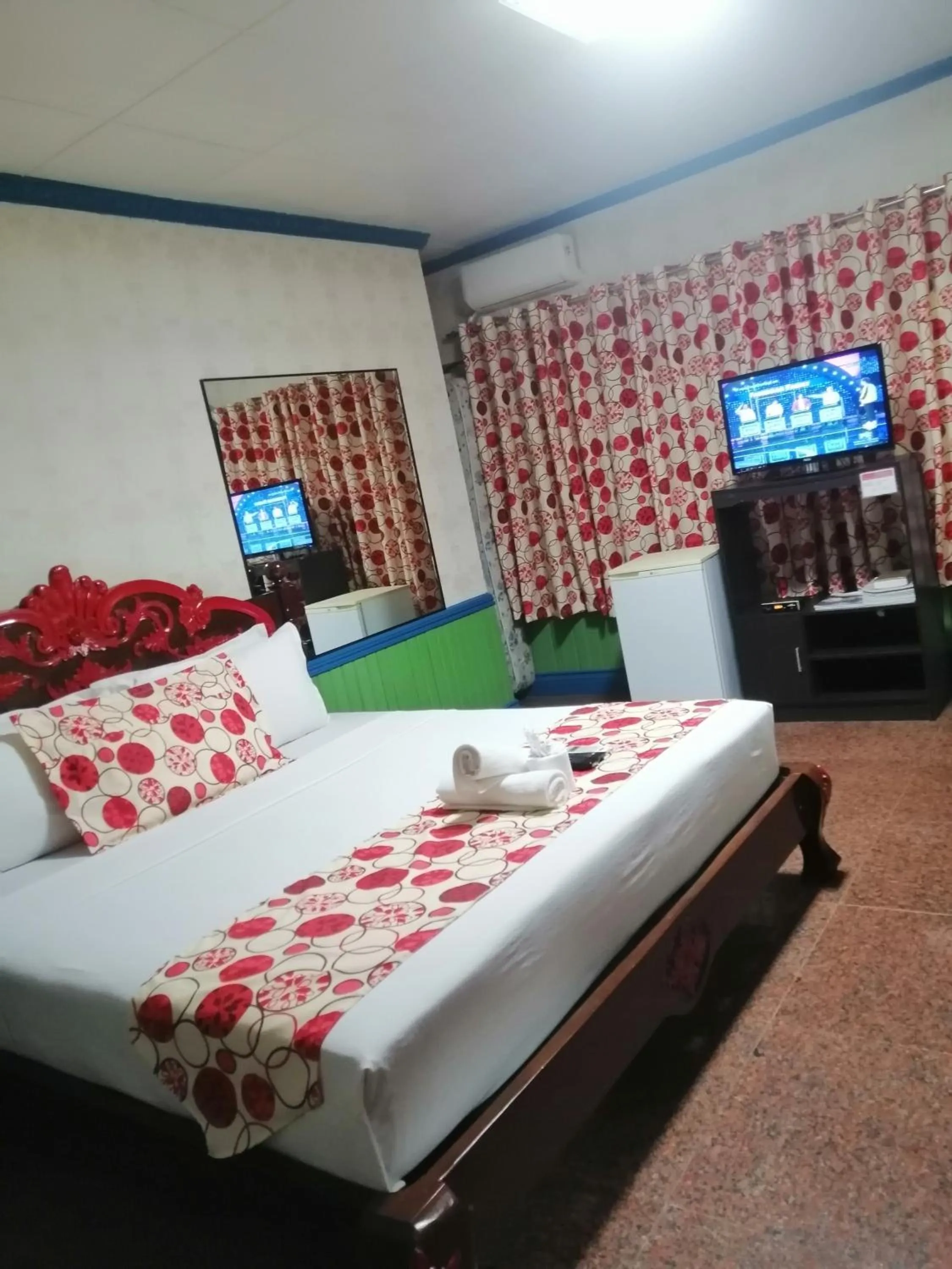 Bed in Sang Yoo Mountain View Tagaytay Staycation - Over Looking Of Taal Volcano