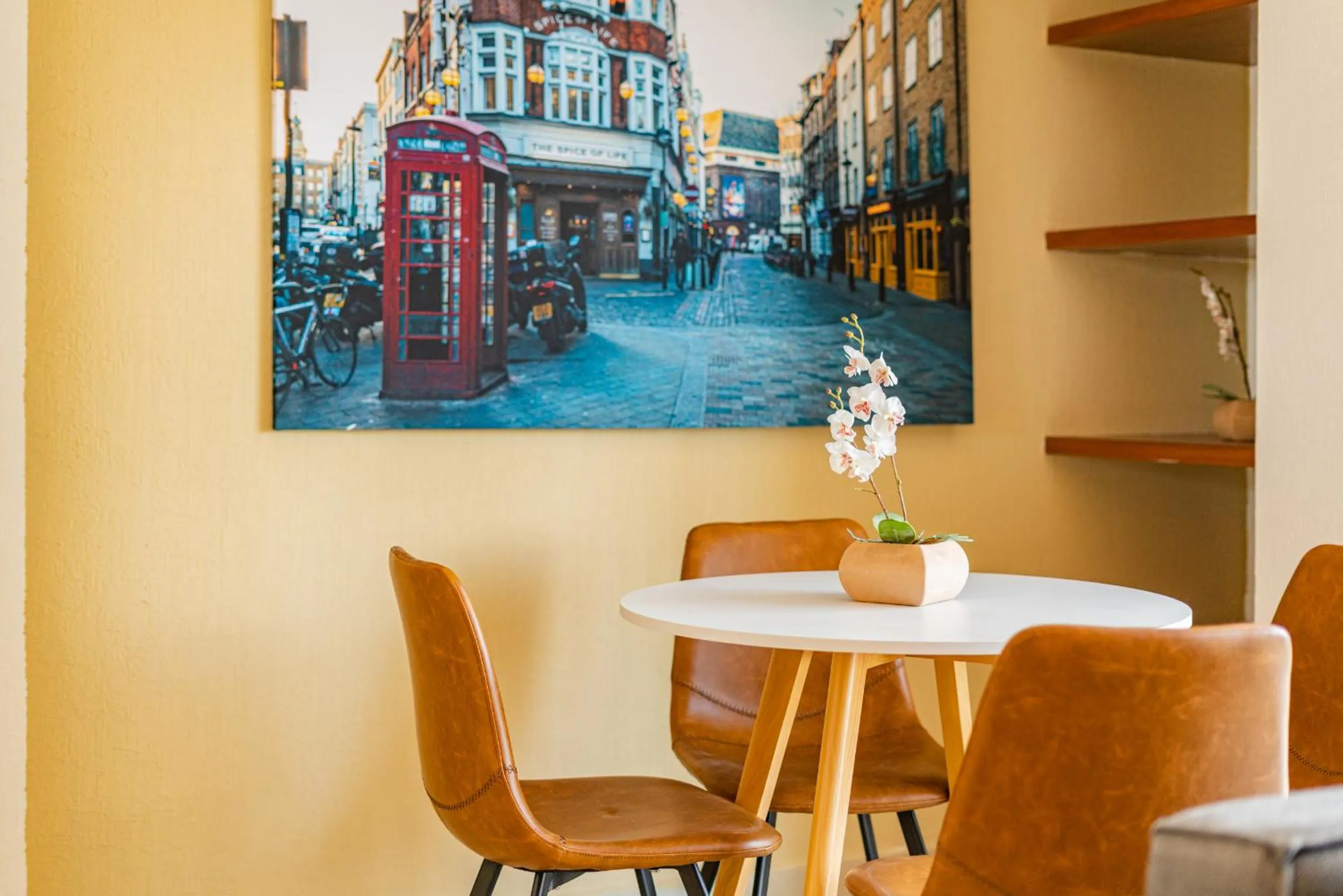 Dining area in Anahuac Apartments by VH
