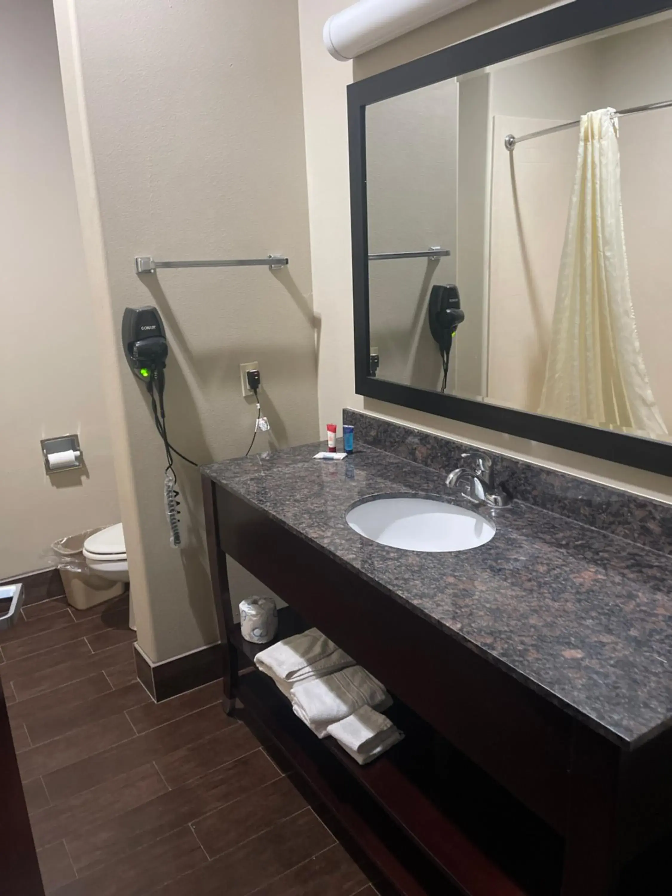 King Studio - single occupancy in La Plaza Inn and Suites - Freer TX King Studio - single occupancy in La Plaza Inn and Suites - Freer TX