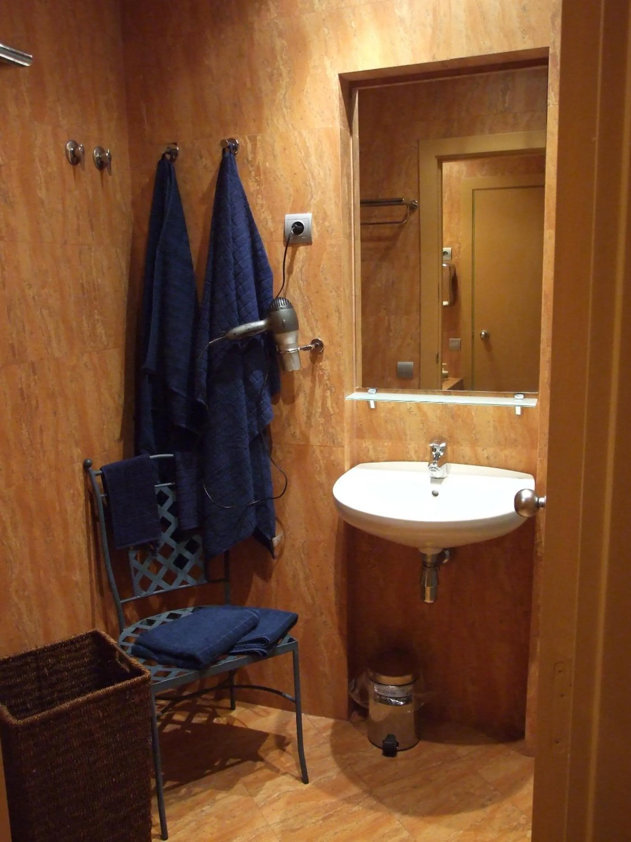 Toilet in Hotel Montserrat