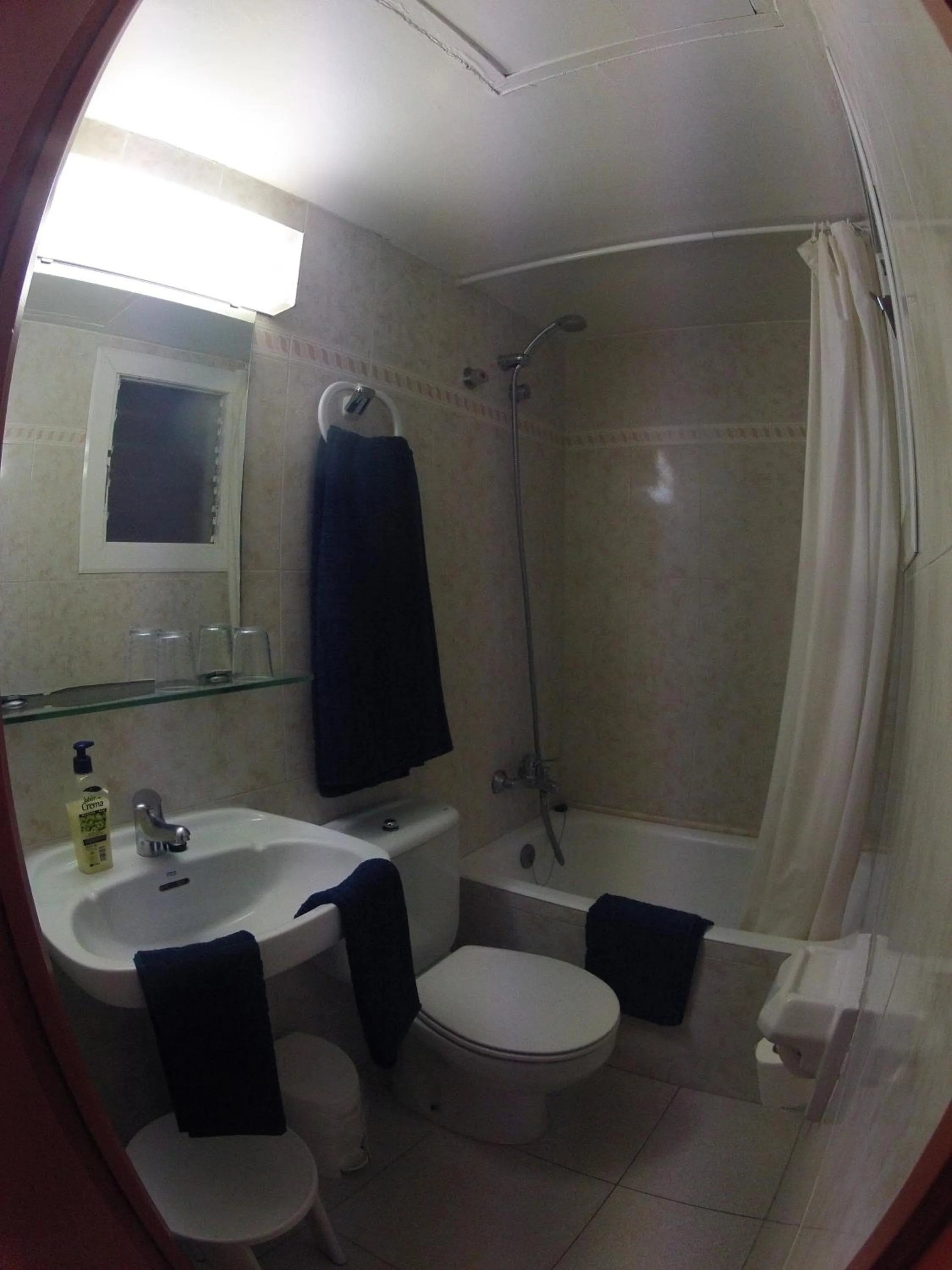 Bathroom in Hotel Montserrat