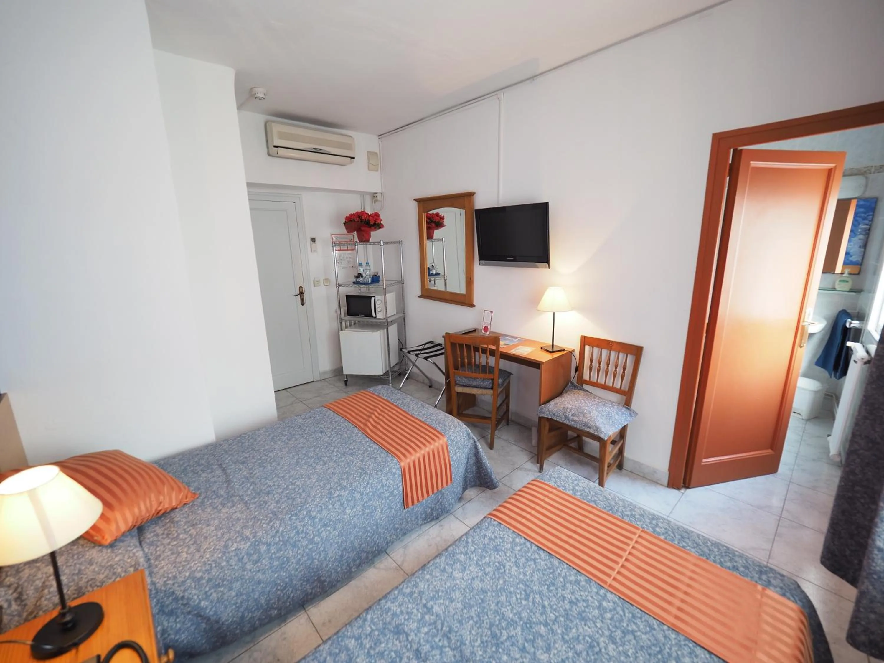 Photo of the whole room, Bed in Hotel Montserrat