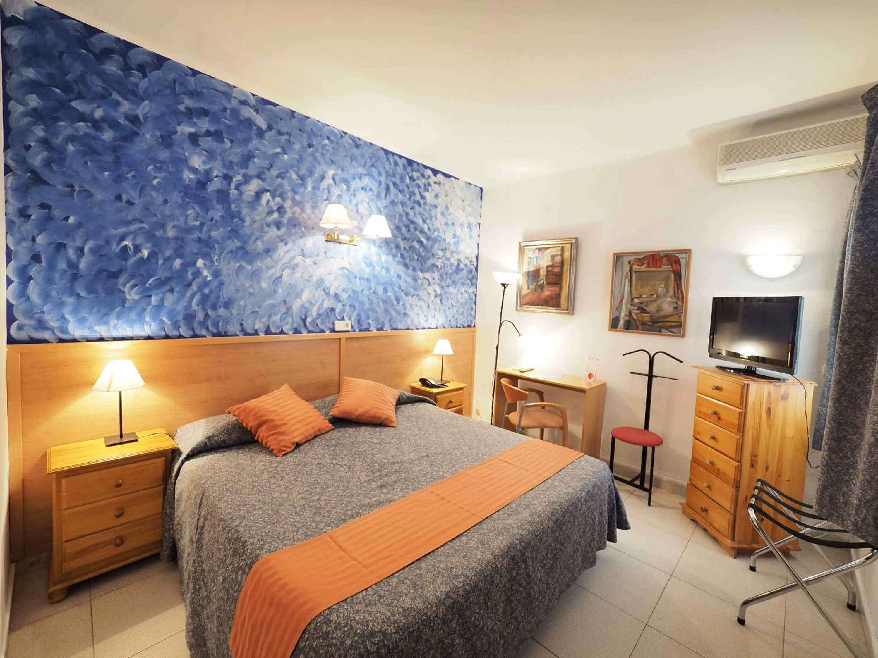 Photo of the whole room, Bed in Hotel Montserrat