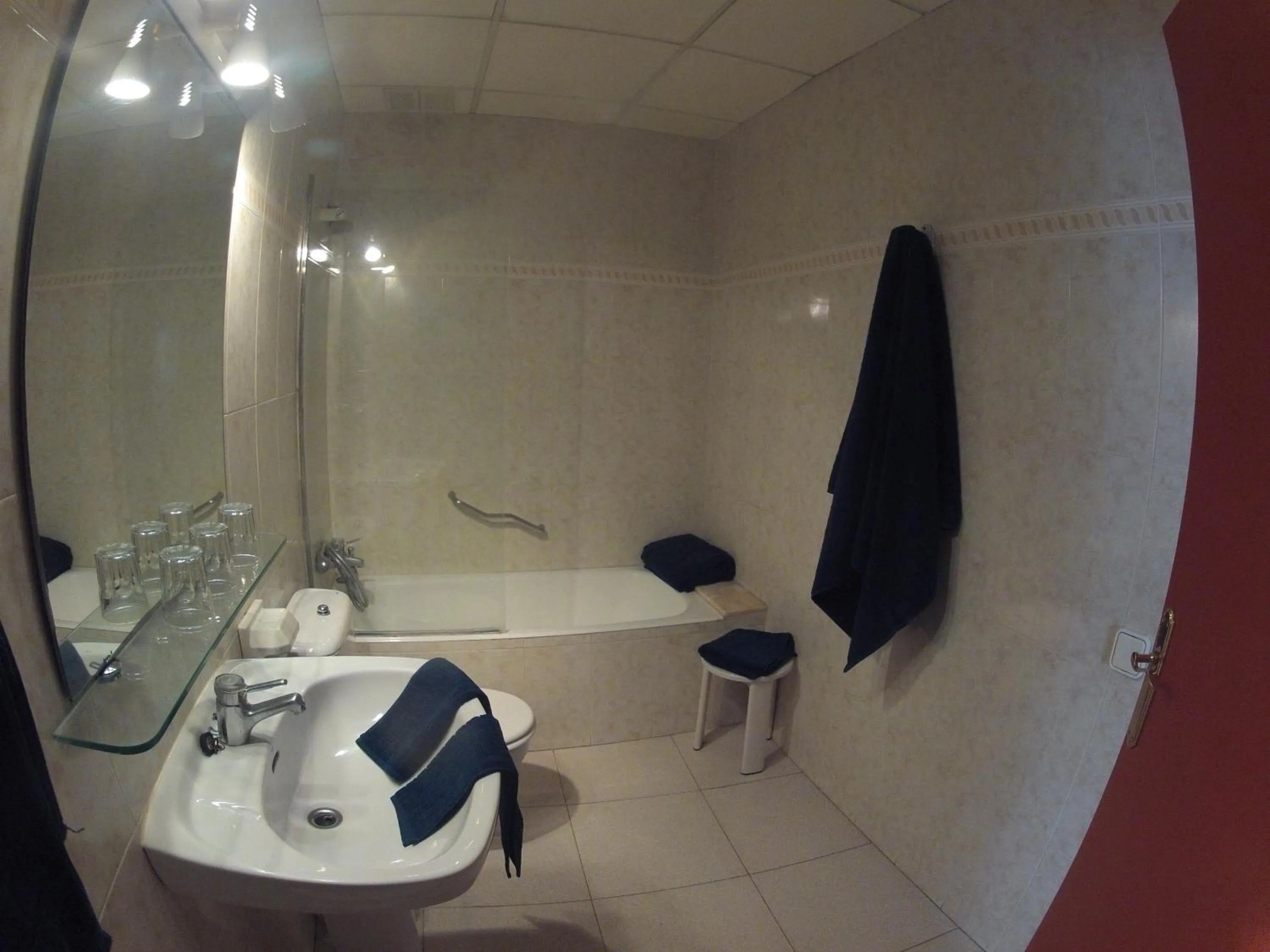 Bathroom in Hotel Montserrat