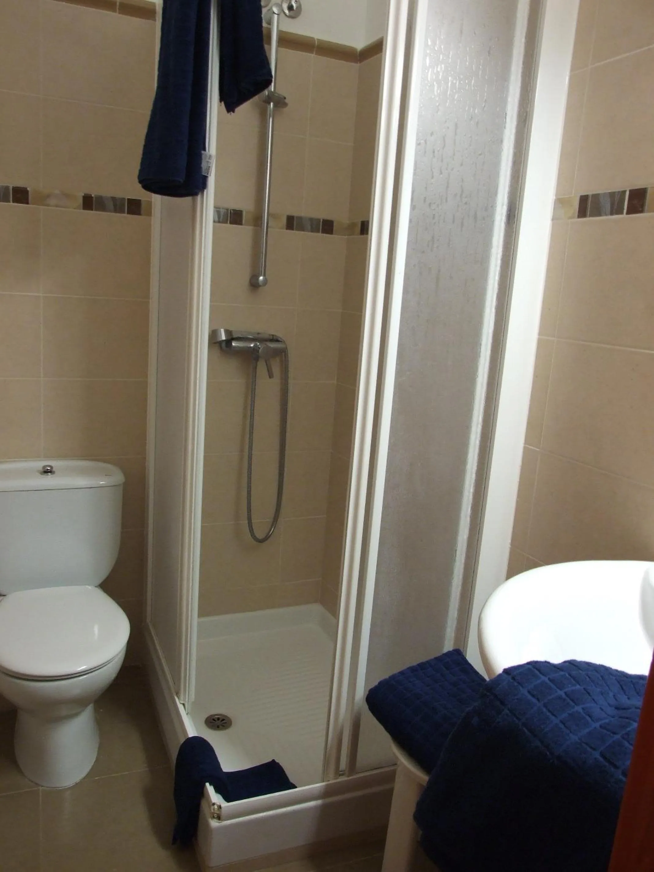 Shower in Hotel Montserrat