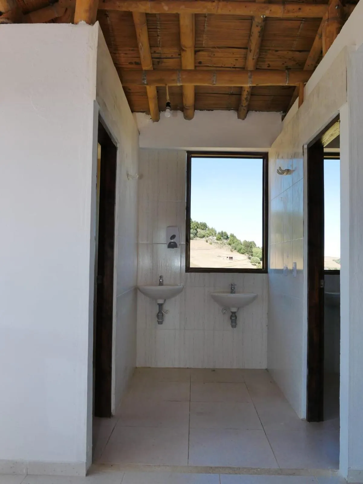 HOTEL TOTA ELISEO PLAYA BLANCA LAGO DE TOTA