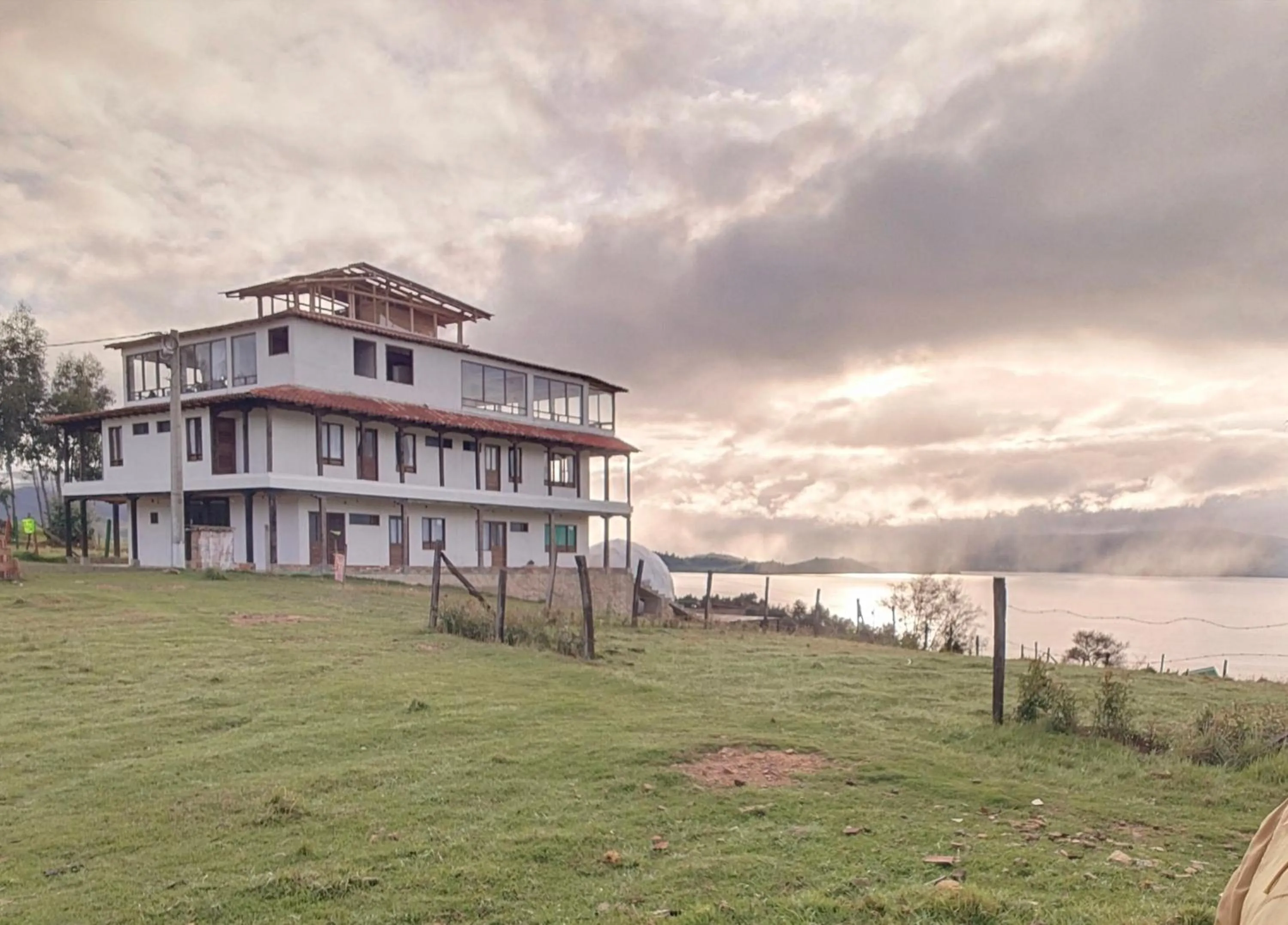 HOTEL TOTA ELISEO PLAYA BLANCA LAGO DE TOTA