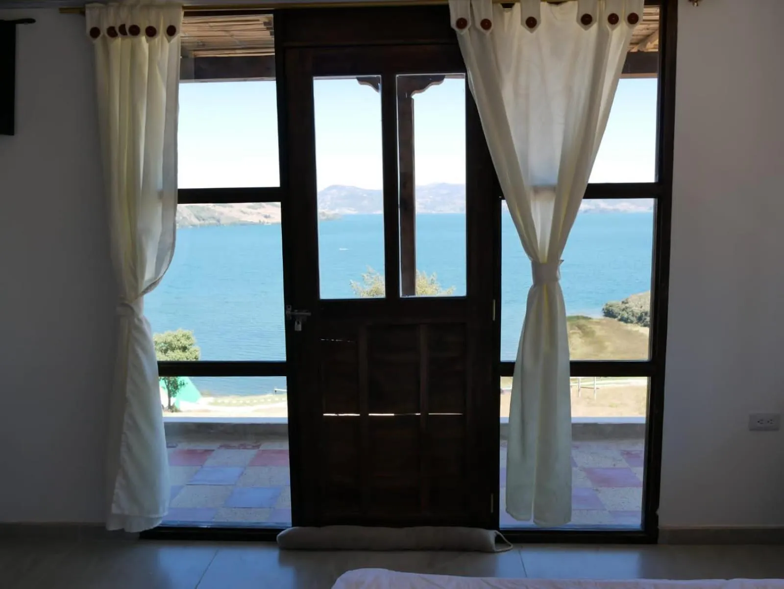 HOTEL TOTA ELISEO PLAYA BLANCA LAGO DE TOTA