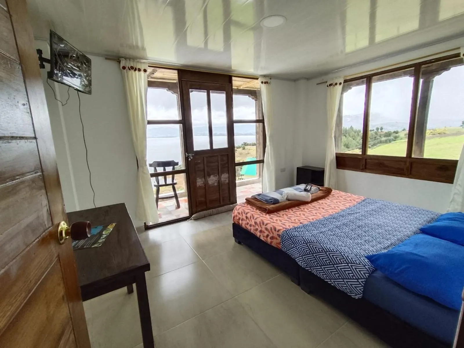 Bed in HOTEL TOTA ELISEO PLAYA BLANCA LAGO DE TOTA