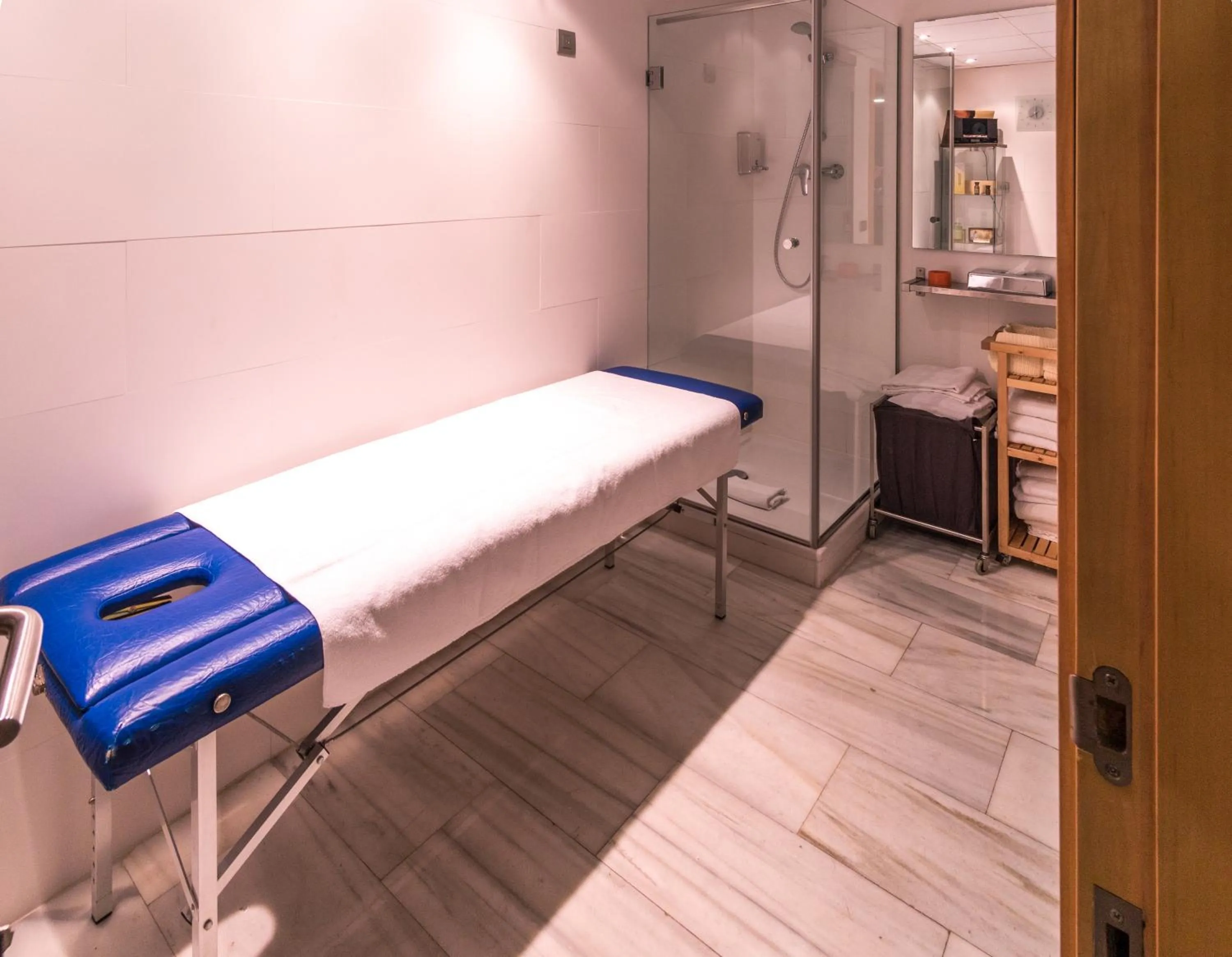 Massage in Hotel Madanis