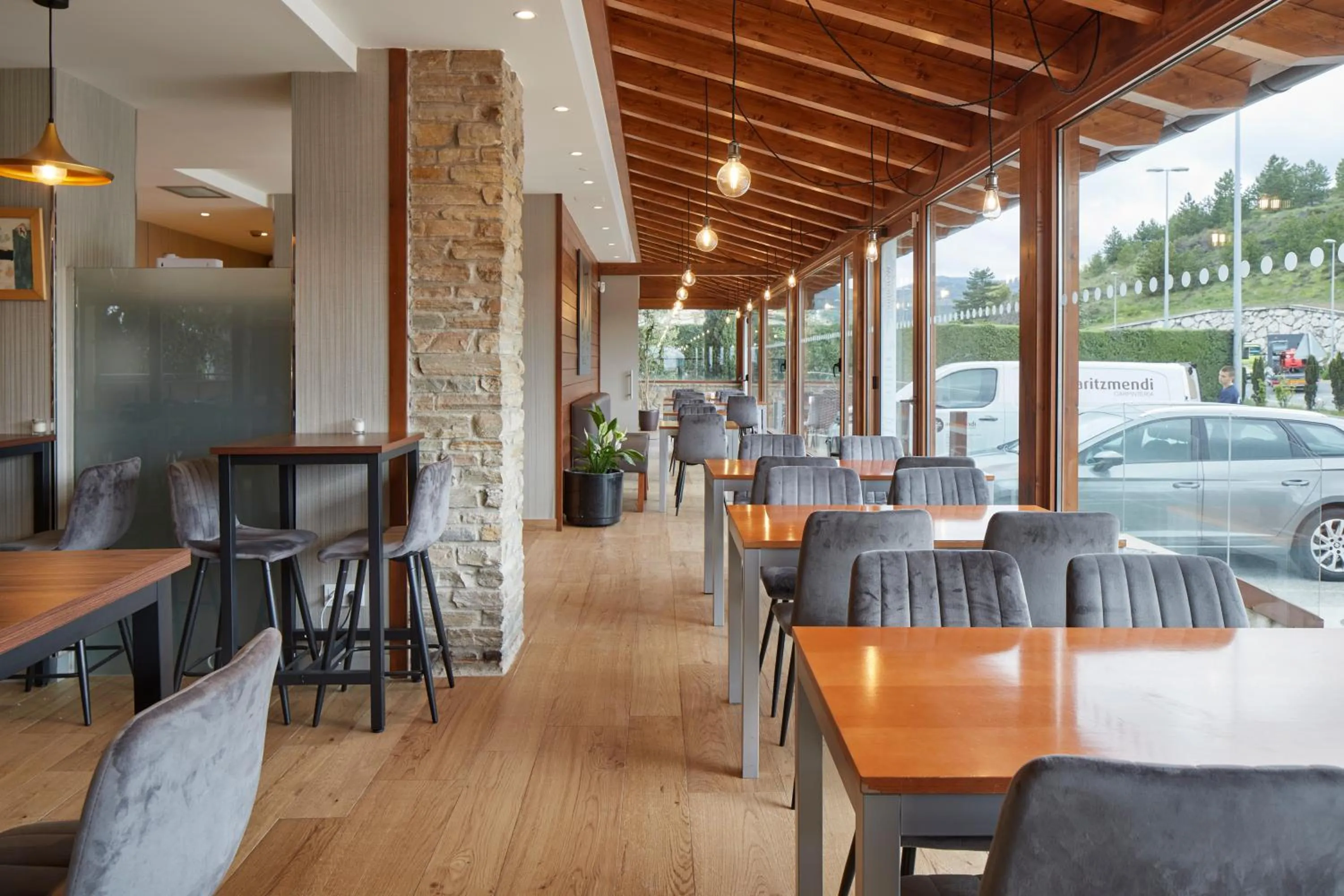 Dining area in Hotel Iriguibel Huarte Pamplona