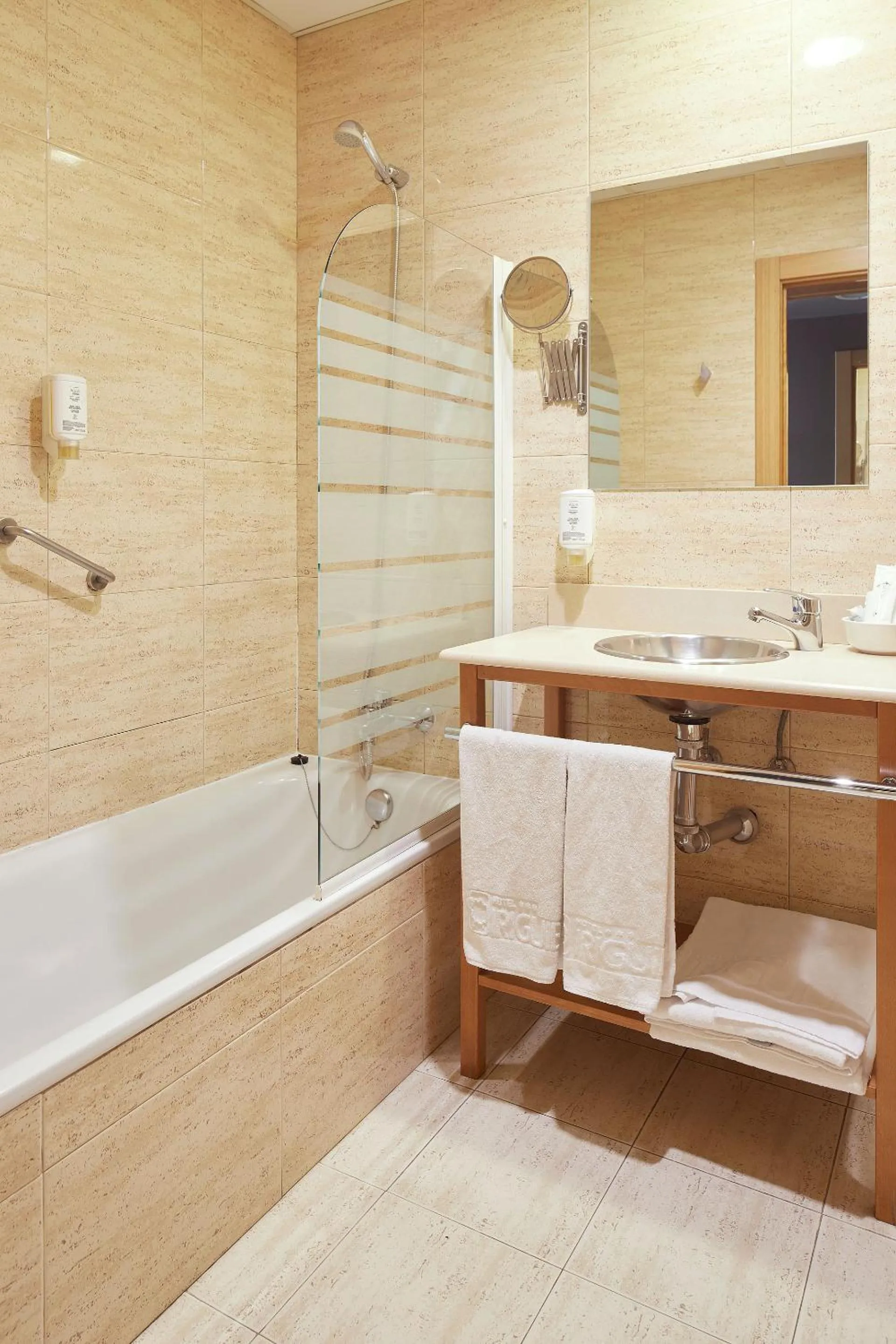 Bathroom in Hotel Iriguibel Huarte Pamplona