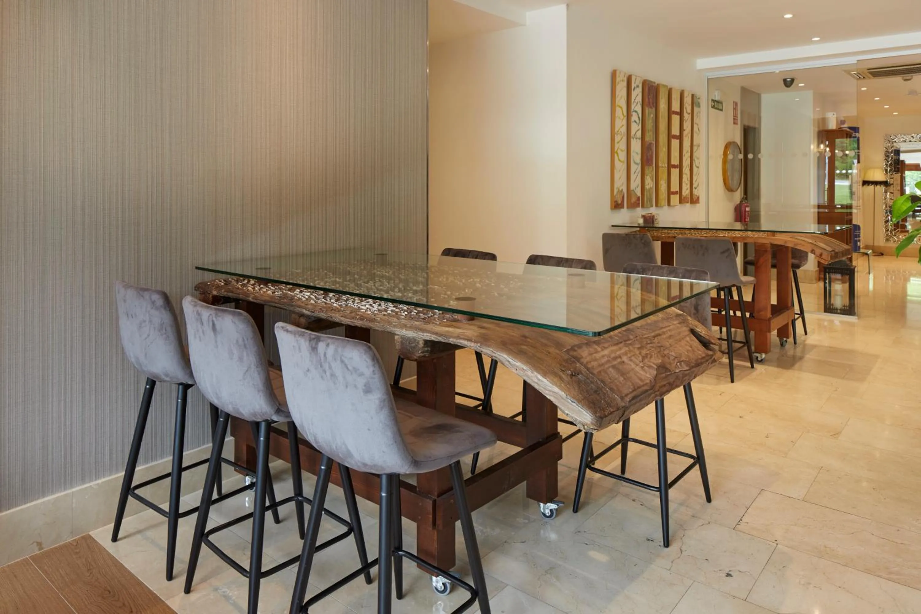 Lobby or reception in Hotel Iriguibel Huarte Pamplona