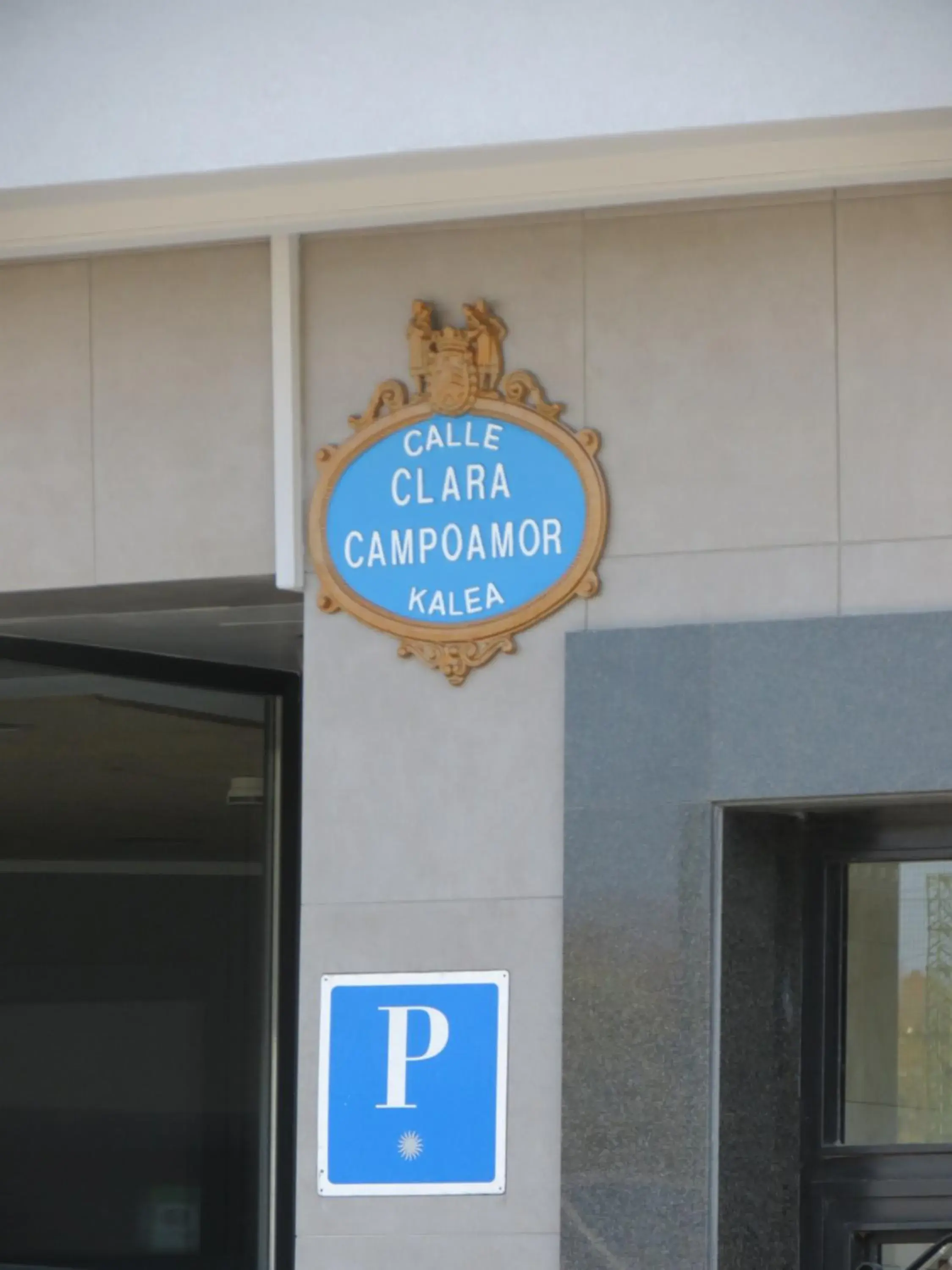 Facade/entrance in Pensión Don Claudio Facade/entrance in Pensión Don Claudio