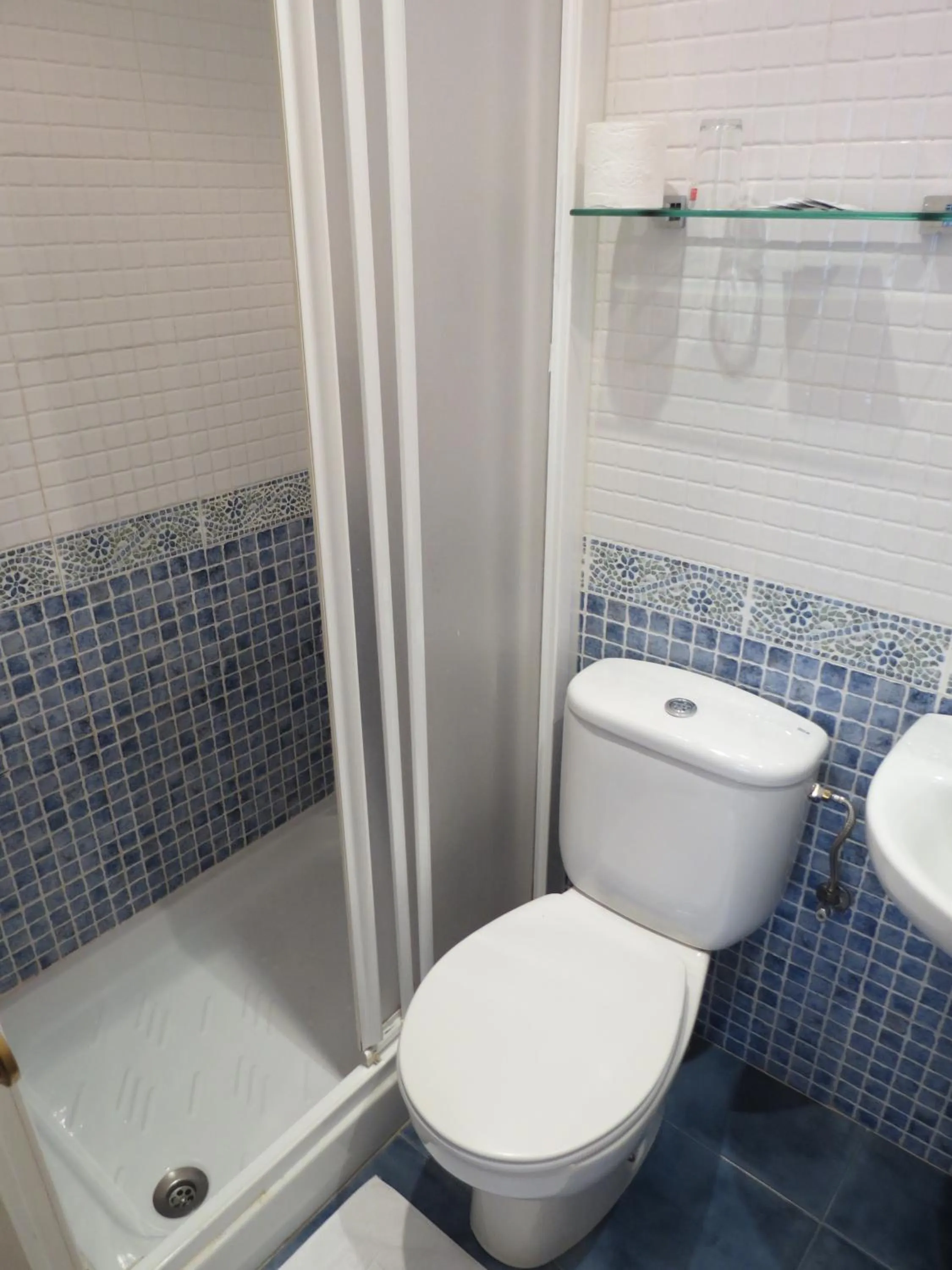 Bathroom in Pensión Don Claudio