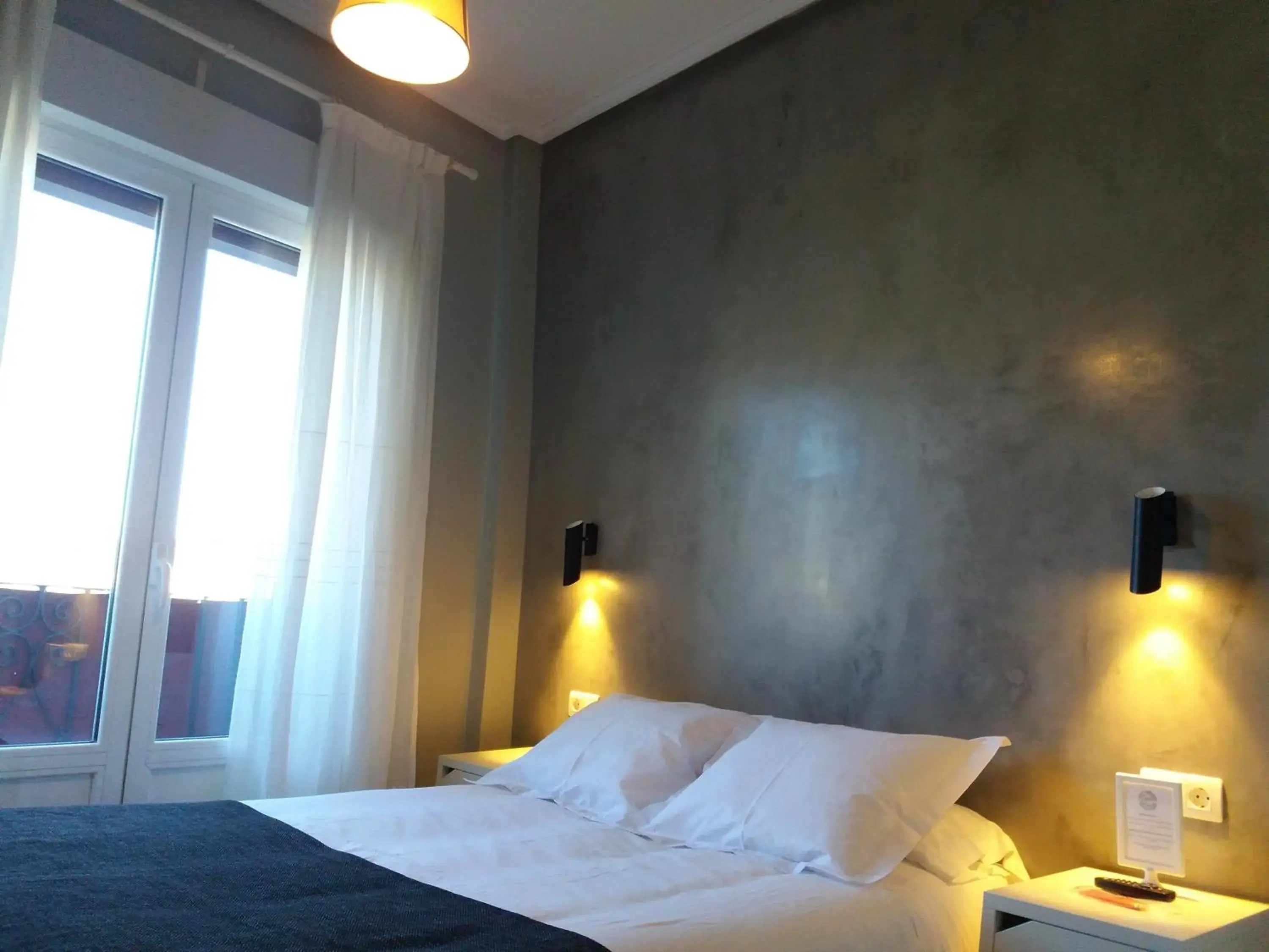 Photo of the whole room, Bed in Pensión Don Claudio Photo of the whole room, Bed in Pensión Don Claudio