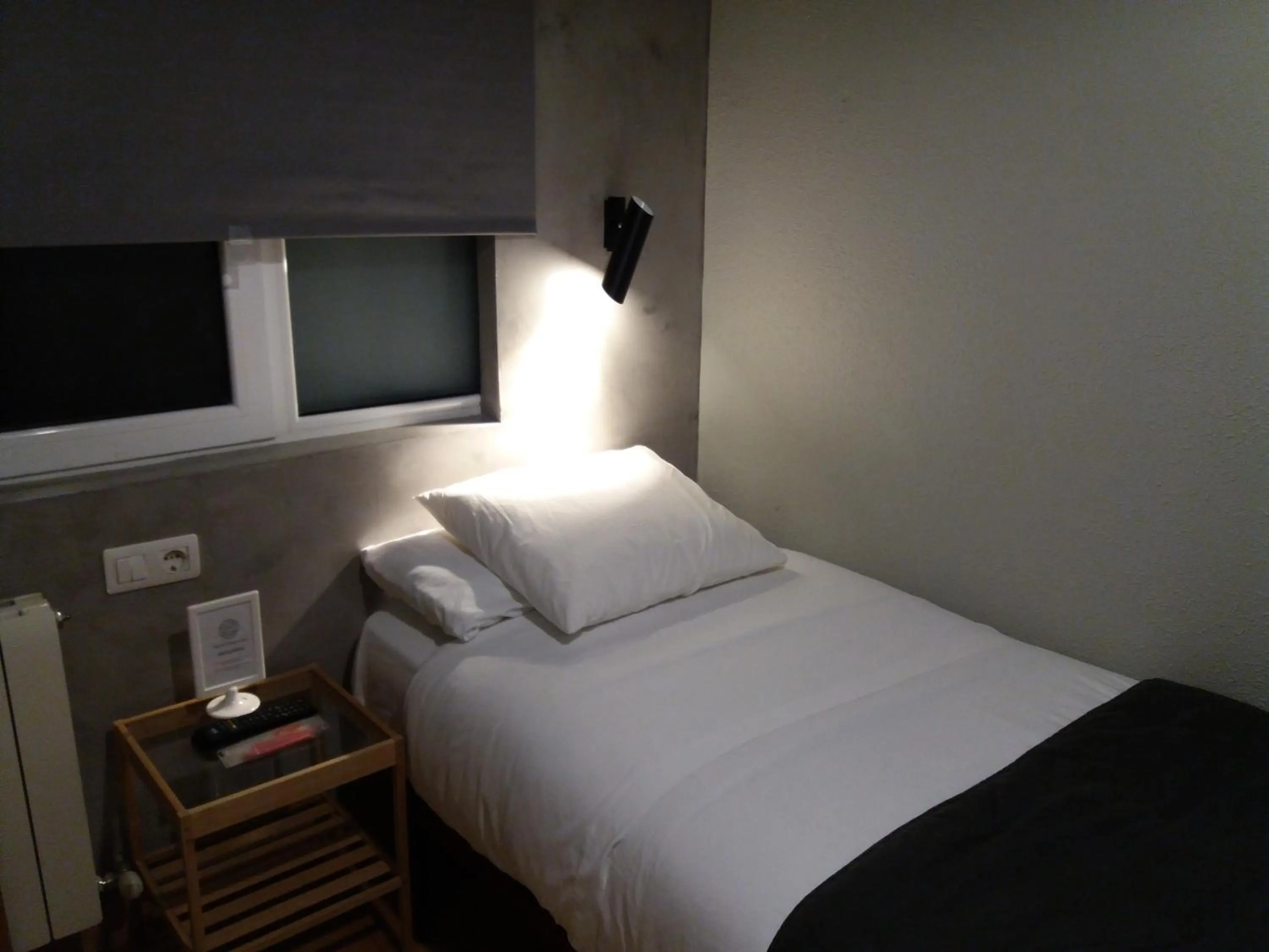 Photo of the whole room, Bed in Pensión Don Claudio