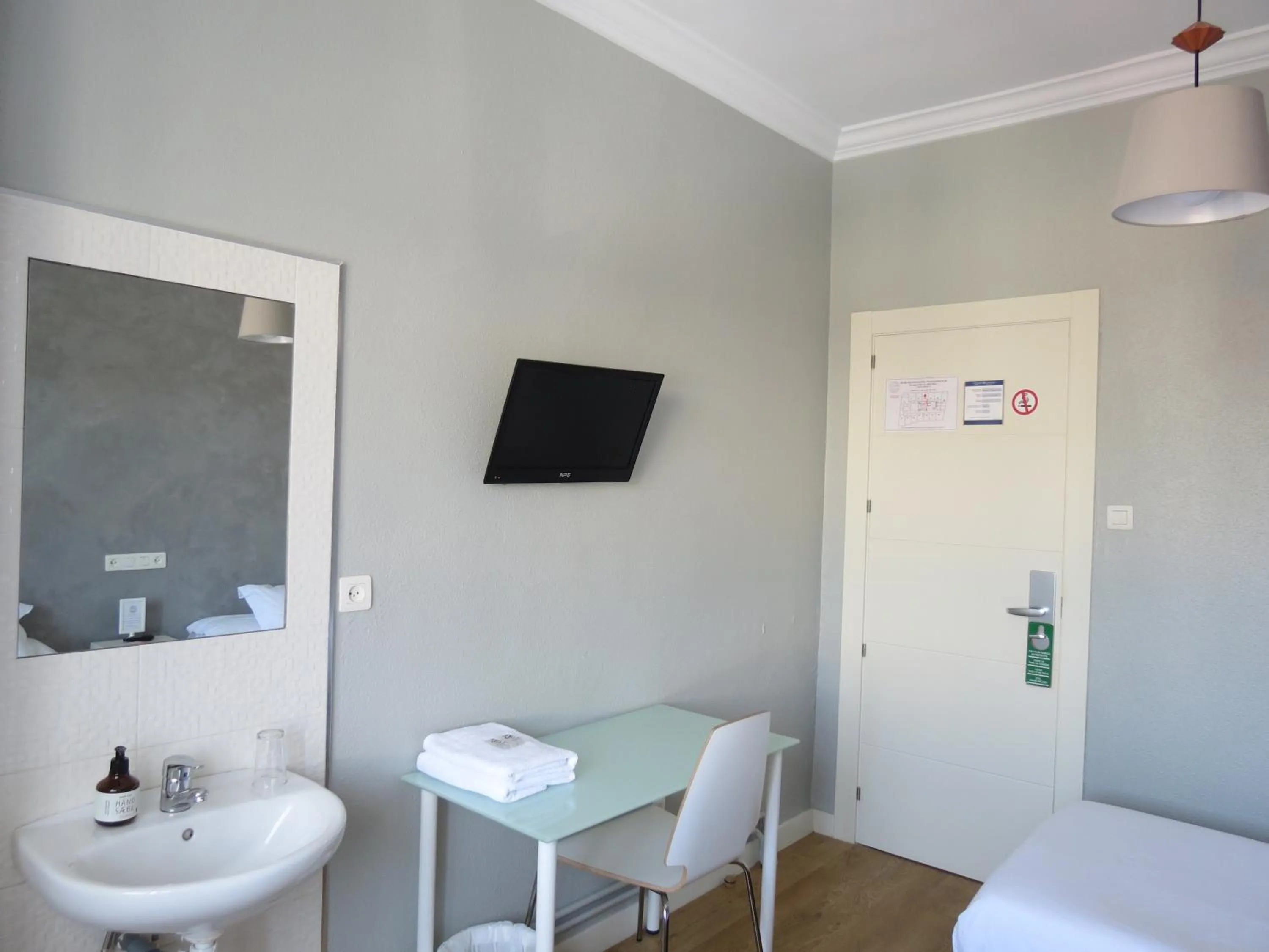 Photo of the whole room in Pensión Don Claudio