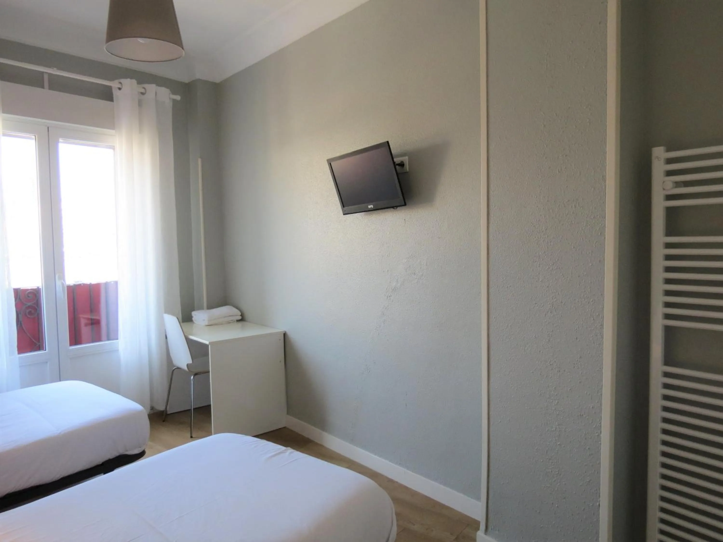 Photo of the whole room, Bed in Pensión Don Claudio