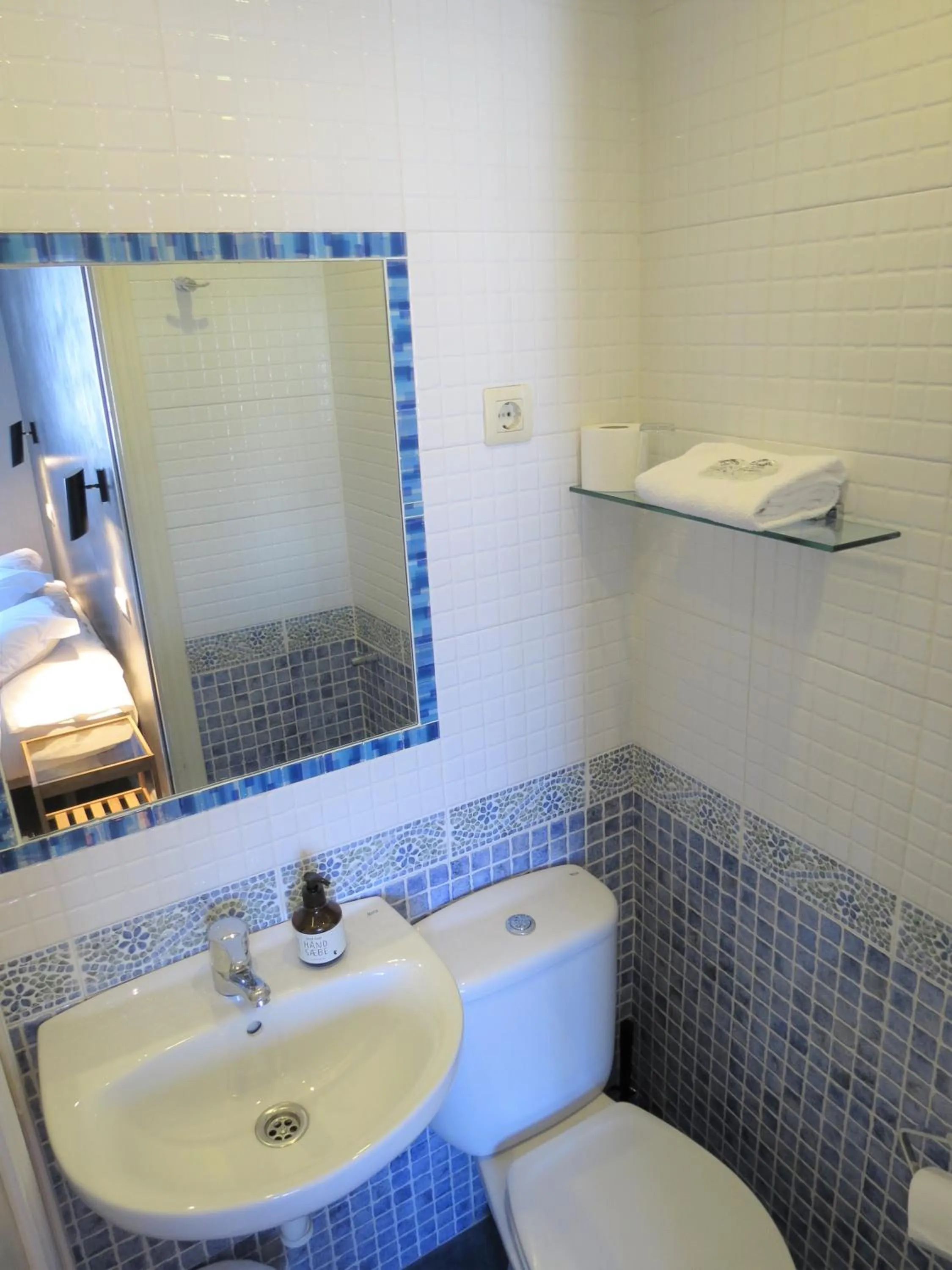 Bathroom in Pensión Don Claudio